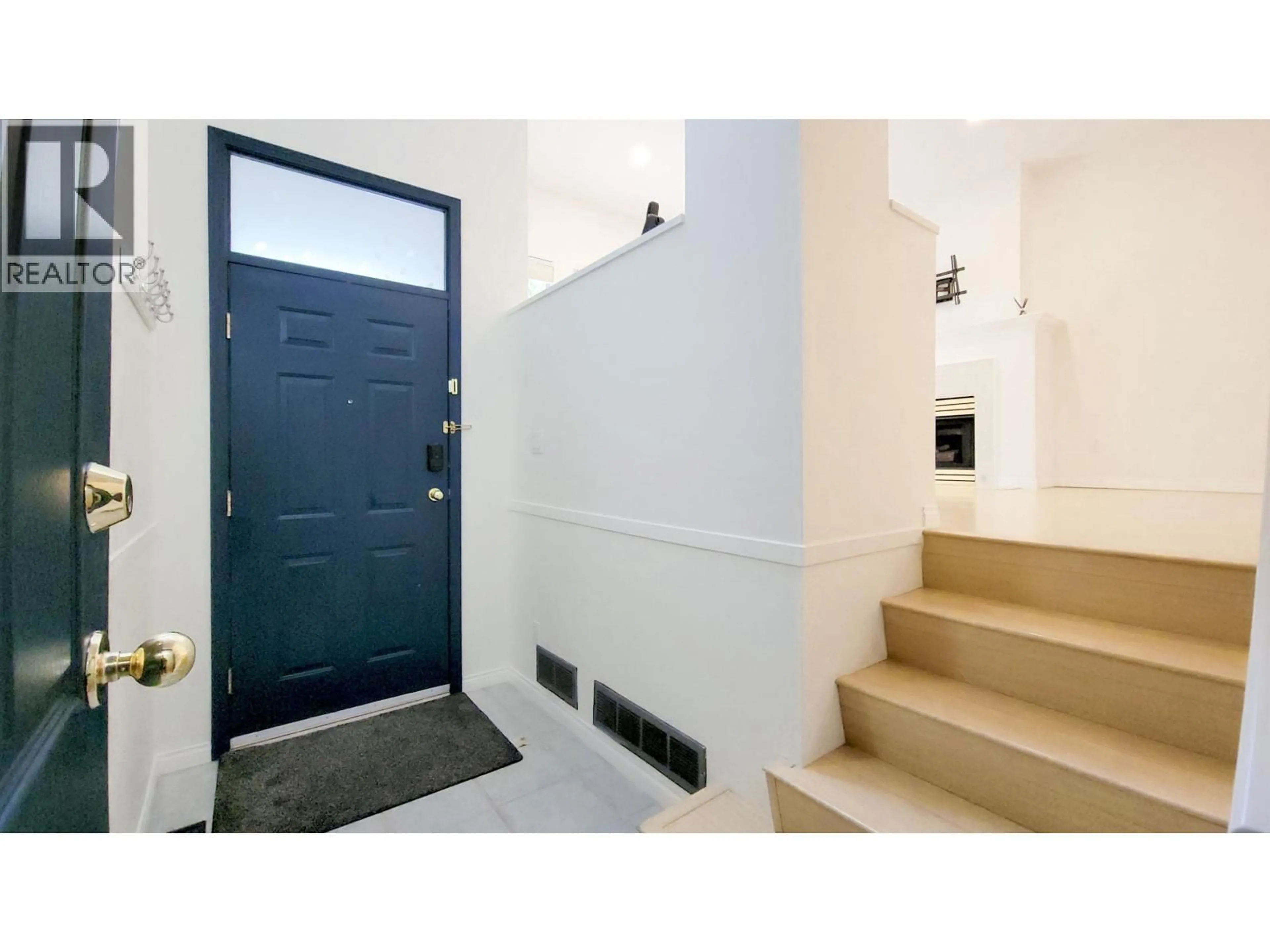 Indoor entryway for 26 - 12871 JACK BELL DRIVE, Richmond British Columbia V6V2T8