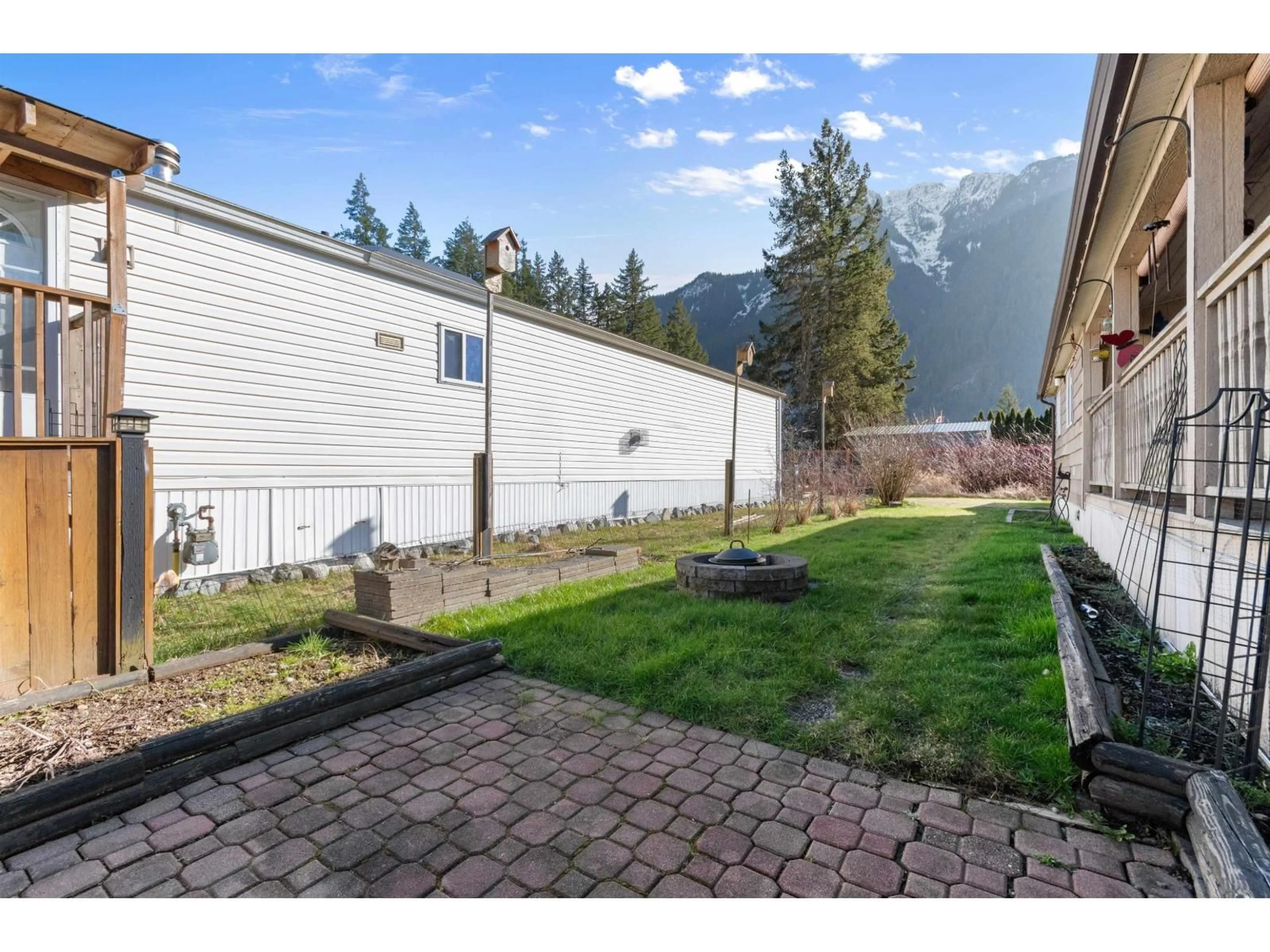 Patio, mountain view for 107 - 65367 KAWKAWA LAKE ROAD, Hope British Columbia V0X1L1