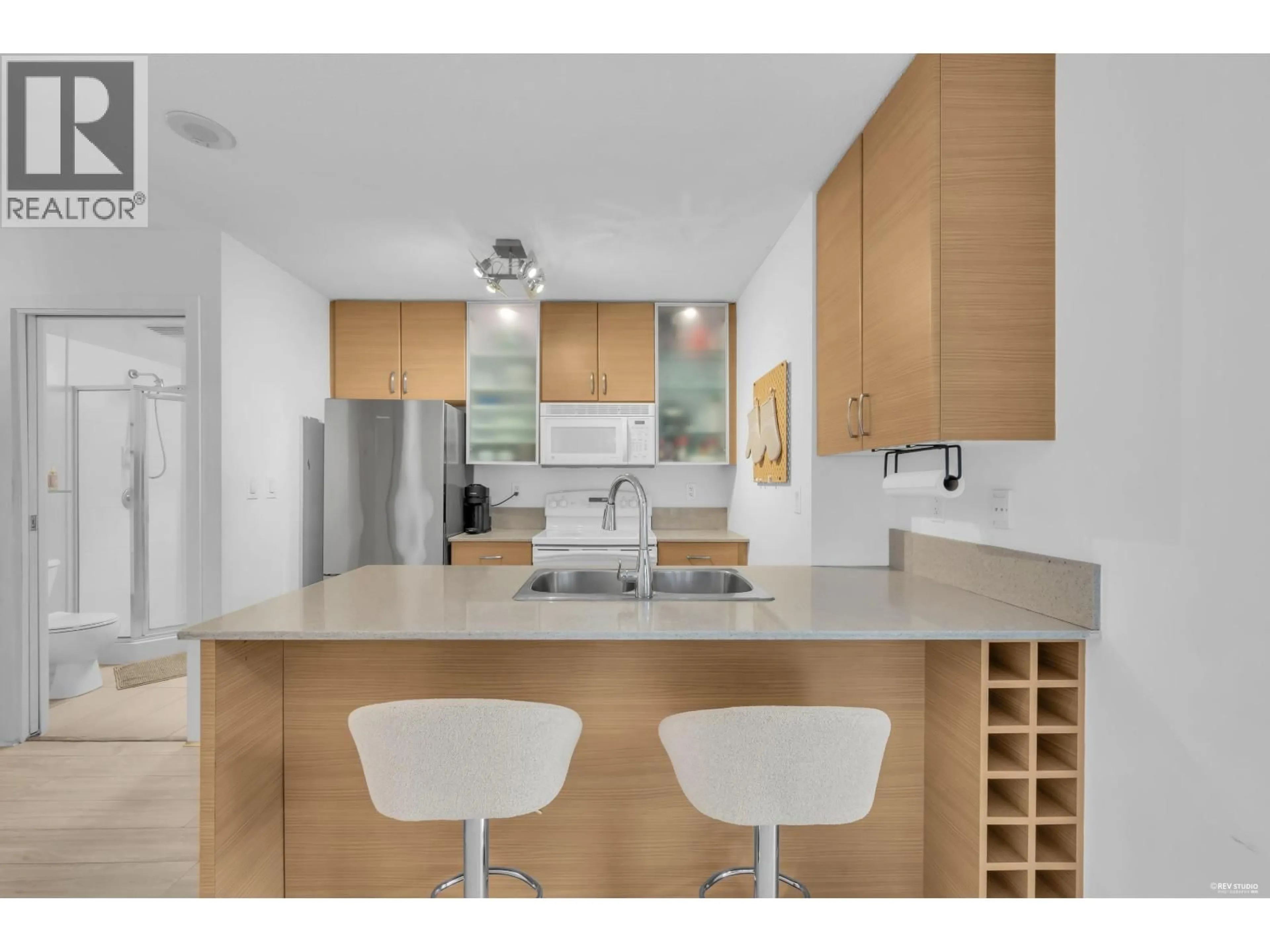 Standard kitchen, unknown for 1401 - 928 HOMER STREET, Vancouver British Columbia V6B1T7
