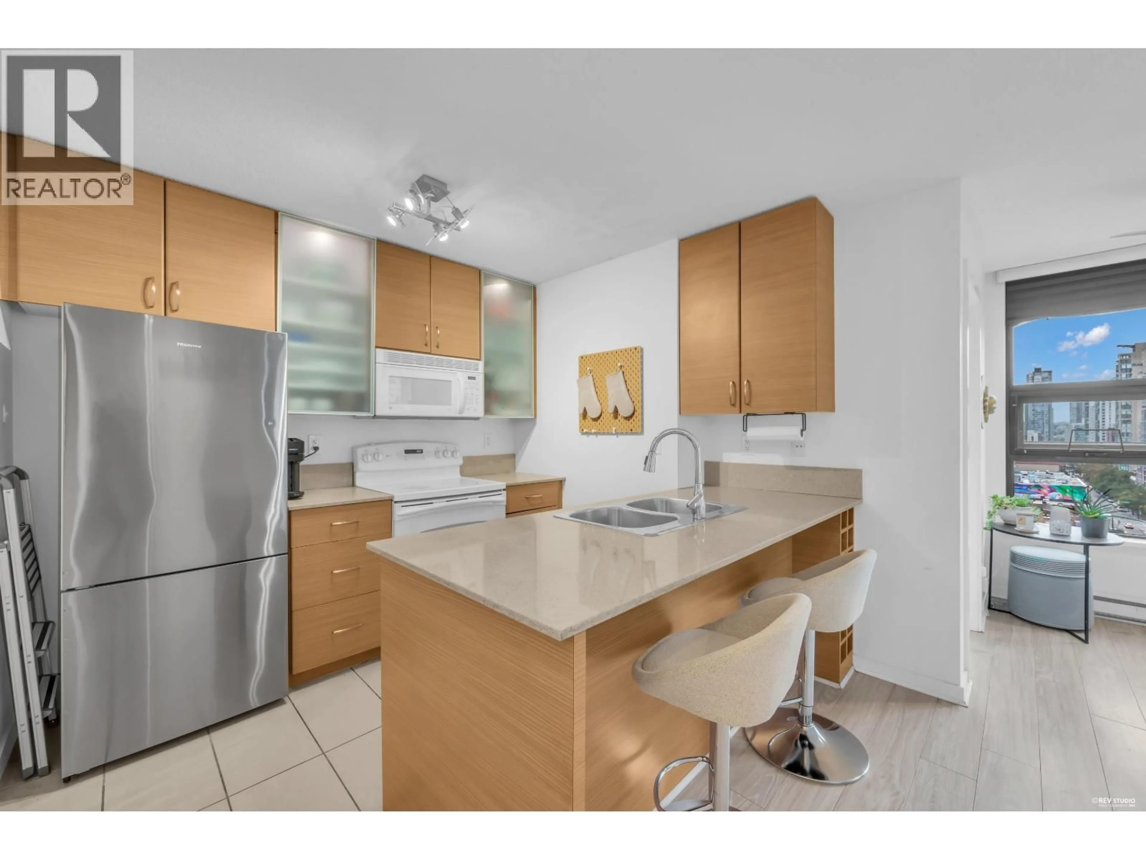 Standard kitchen, unknown for 1401 - 928 HOMER STREET, Vancouver British Columbia V6B1T7