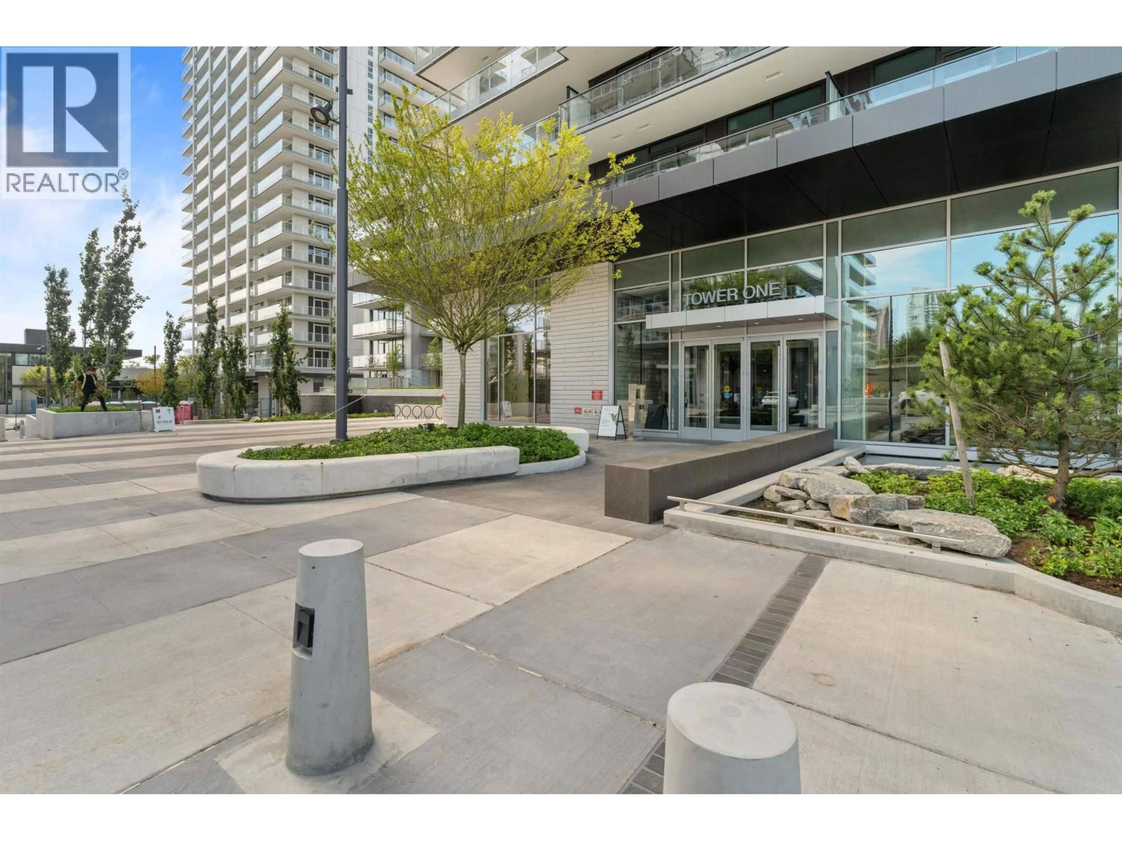 Indoor foyer for 408 - 3809 EVERGREEN PLACE, Burnaby British Columbia V3J0M1