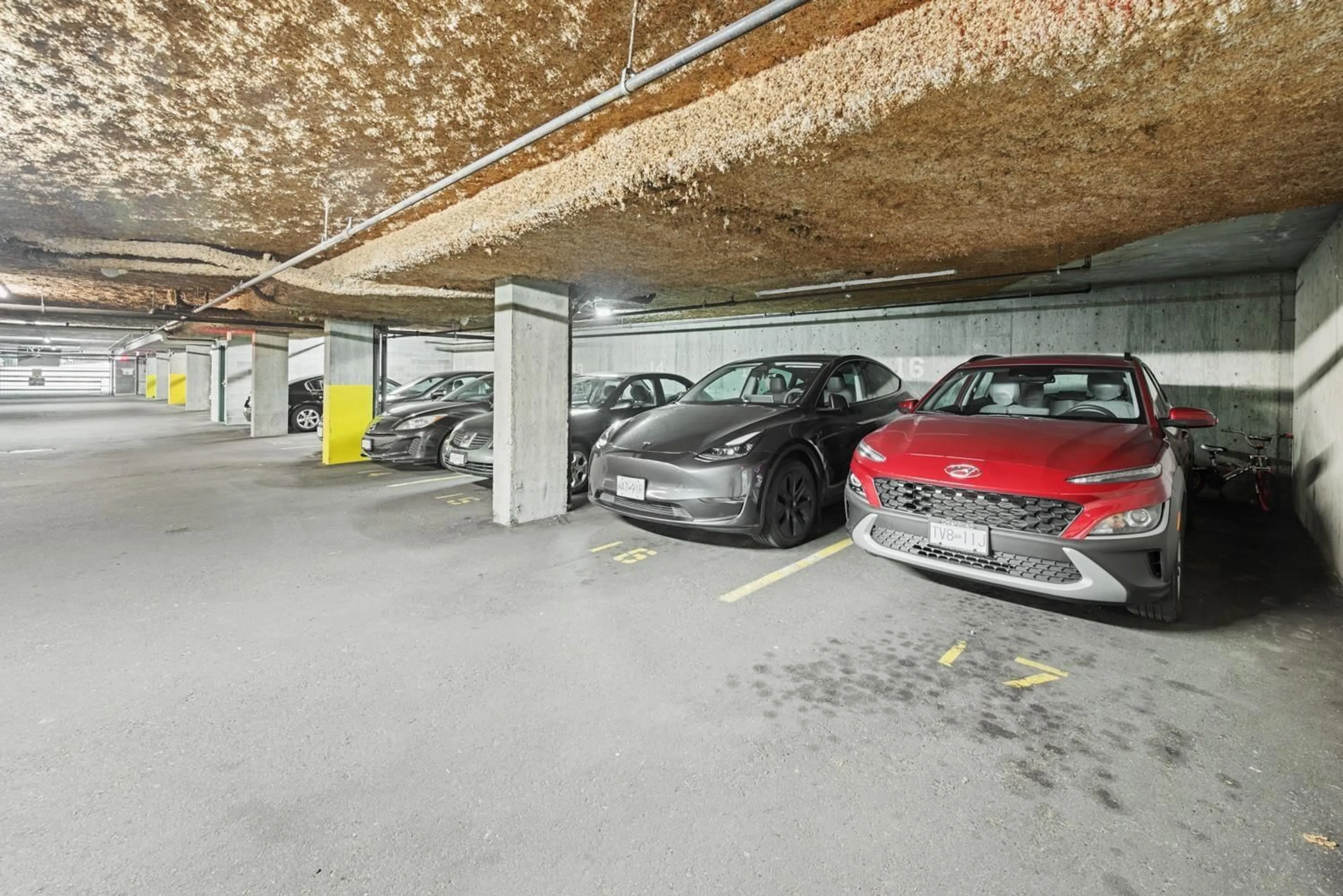 Indoor garage for 112 - 10644 151A STREET STREET, Surrey British Columbia V3R8R3