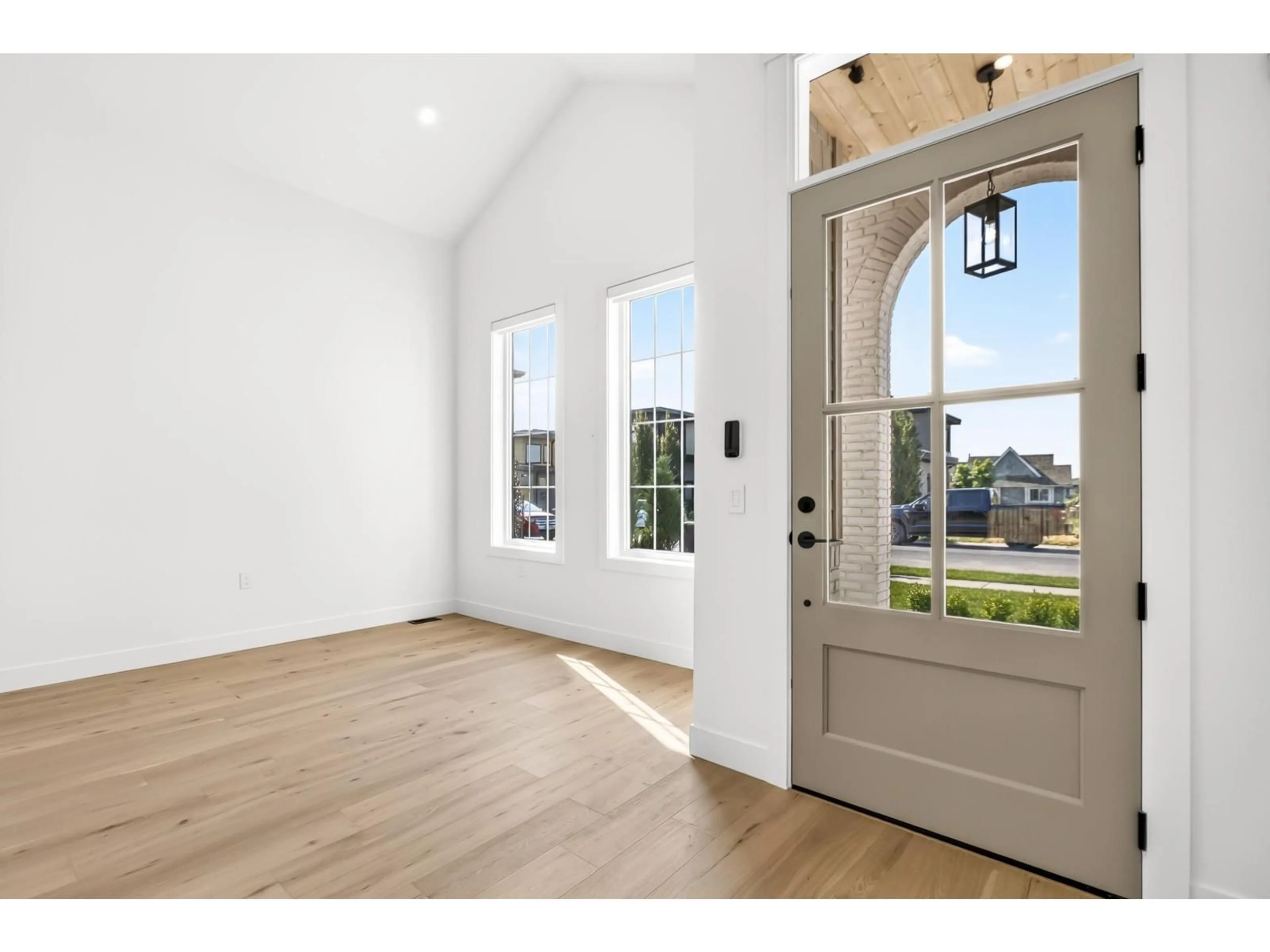 Indoor entryway for 35437 VERADO COURT, Abbotsford British Columbia V3G0G2