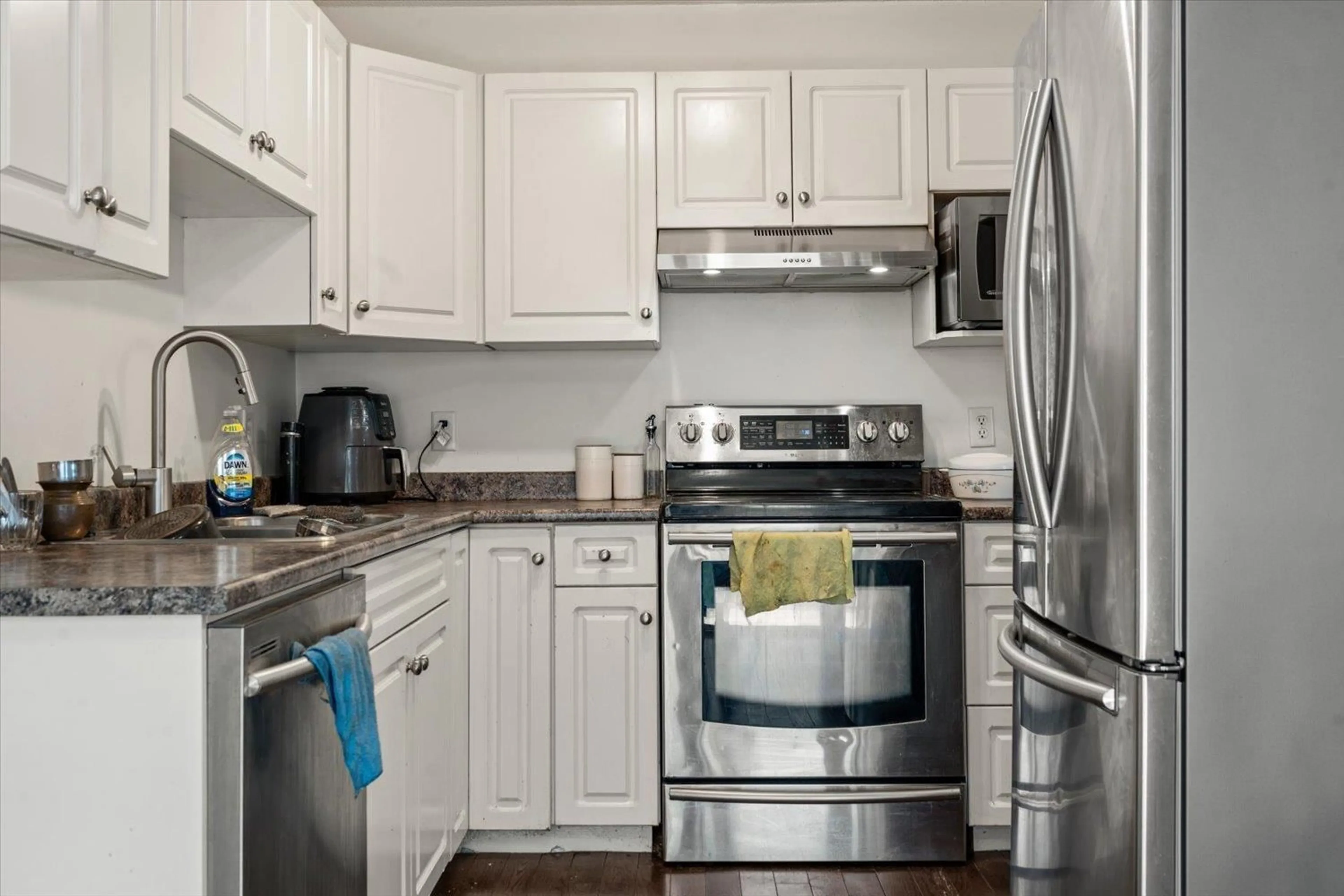 Standard kitchen, unknown for 10 - 46260 HARFORD STREET, Chilliwack British Columbia V2P2W3