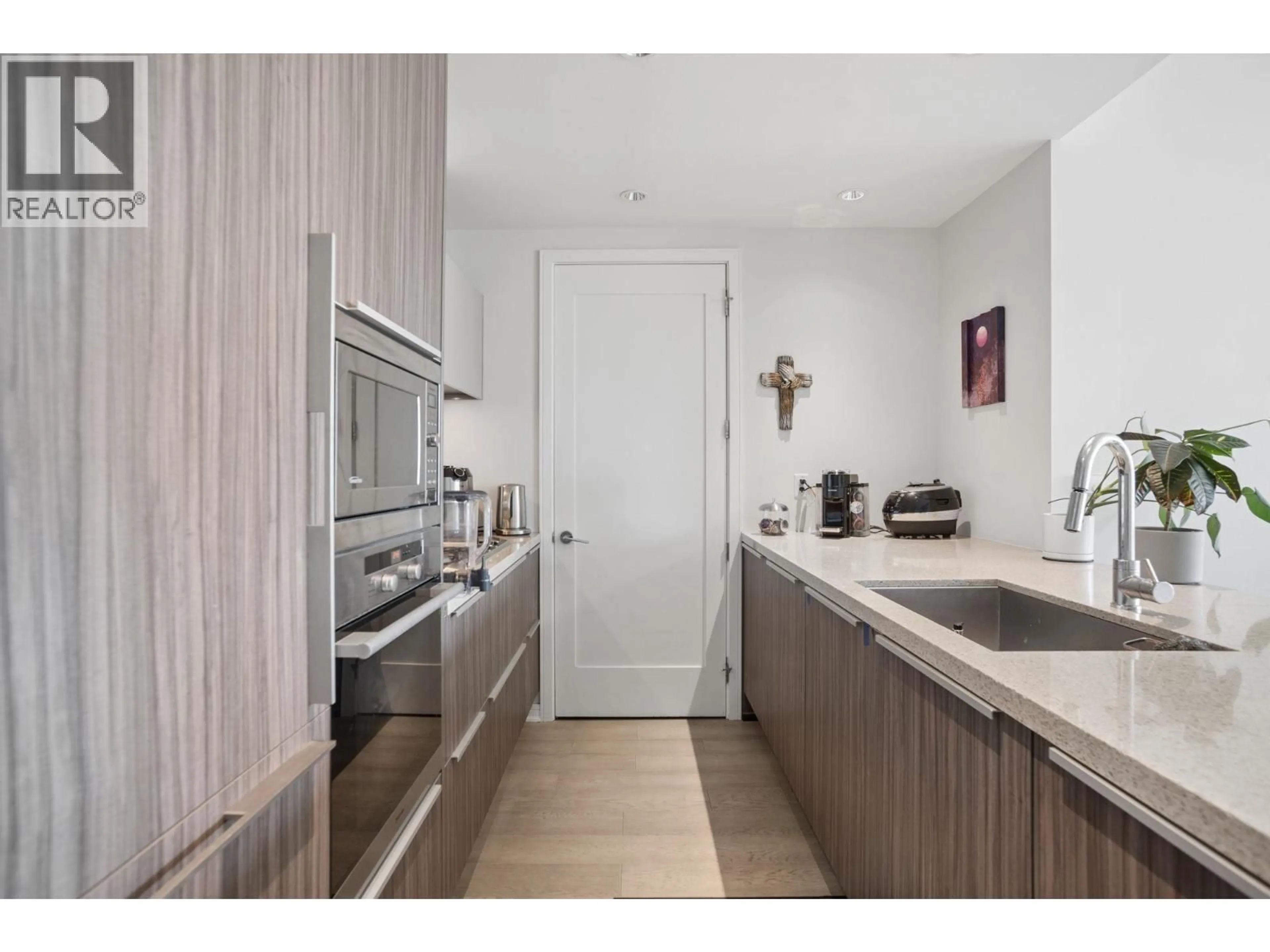Standard kitchen, unknown for 906 - 181 1ST AVENUE, Vancouver British Columbia V5Y0E3