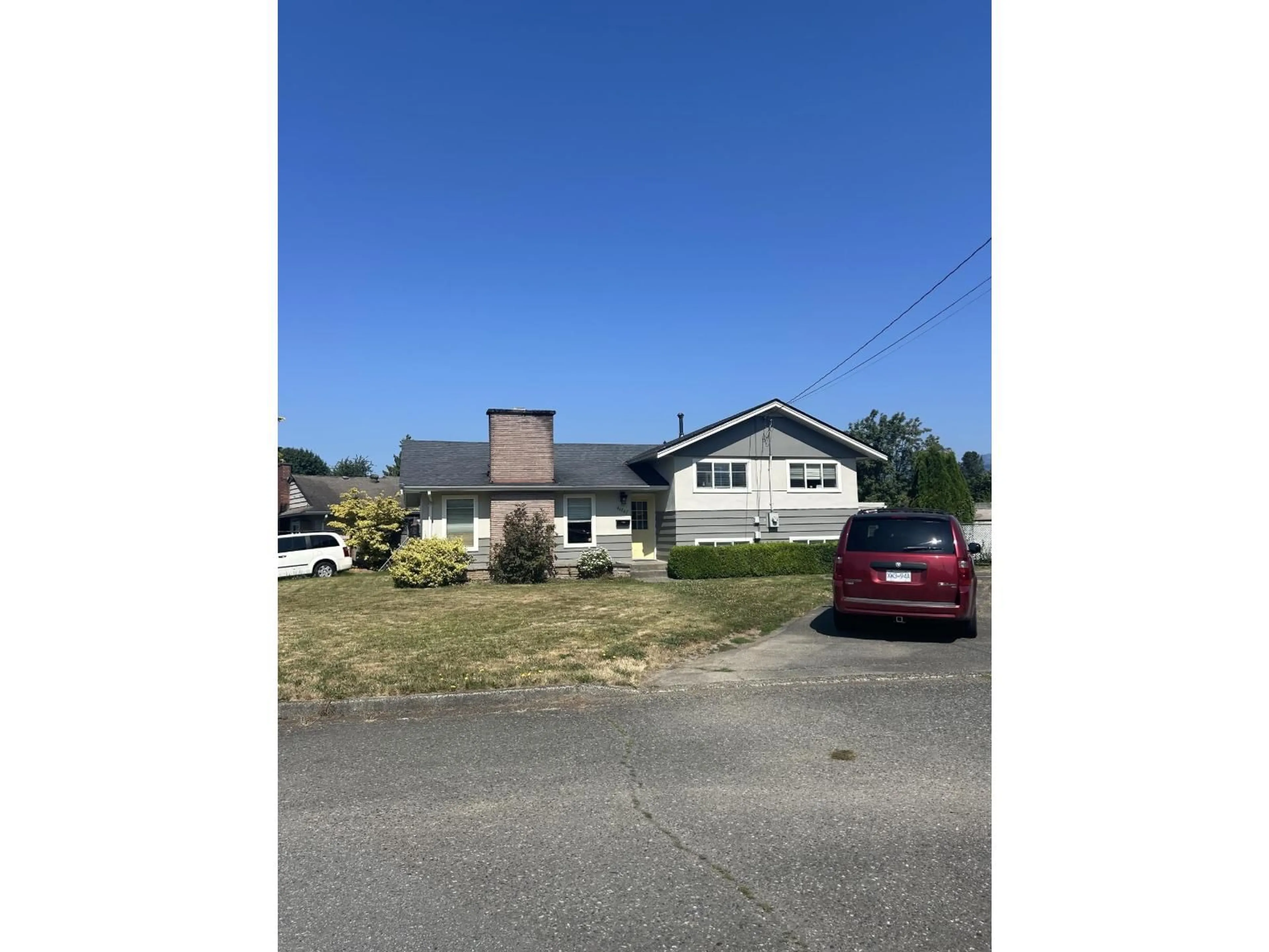 A pic from outside/outdoor area/front of a property/back of a property/a pic from drone, street for 46267 BROOKS AVENUE, Chilliwack British Columbia V2P1C2