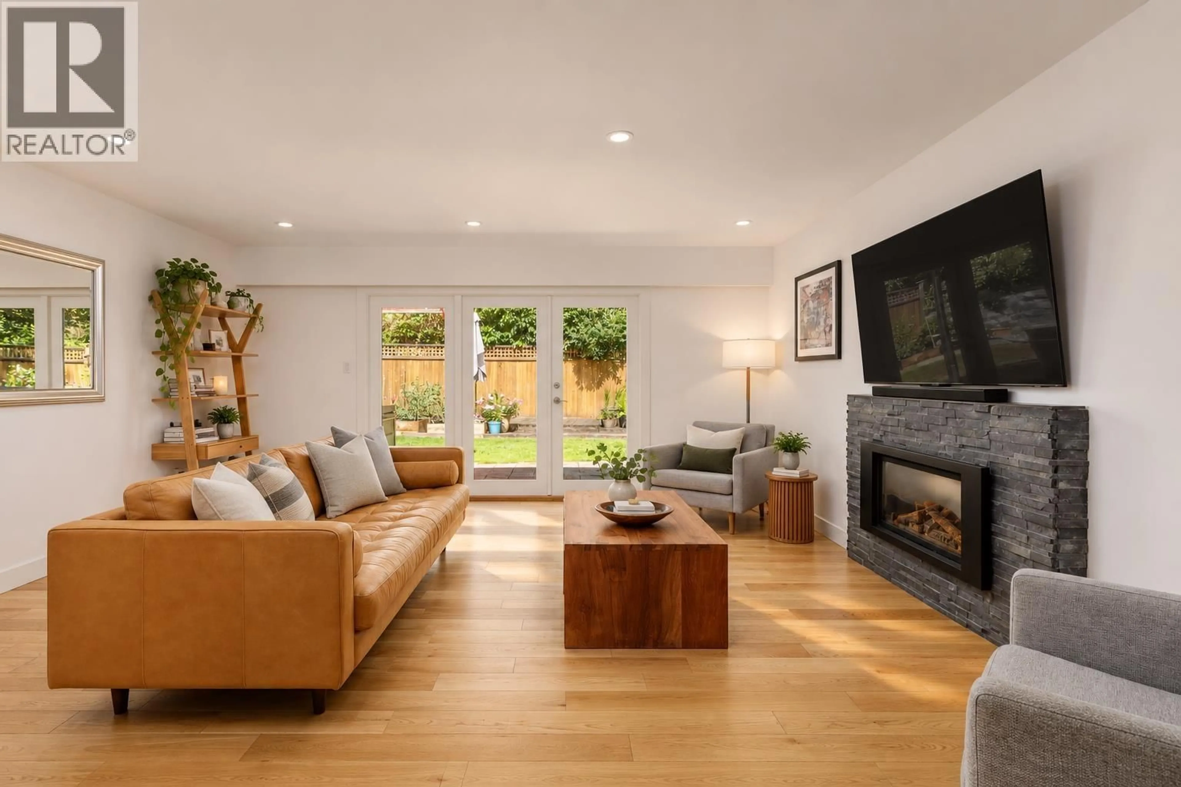 Living room with furniture, wood/laminate floor for 1458 KILMER ROAD, North Vancouver British Columbia V7K1R2