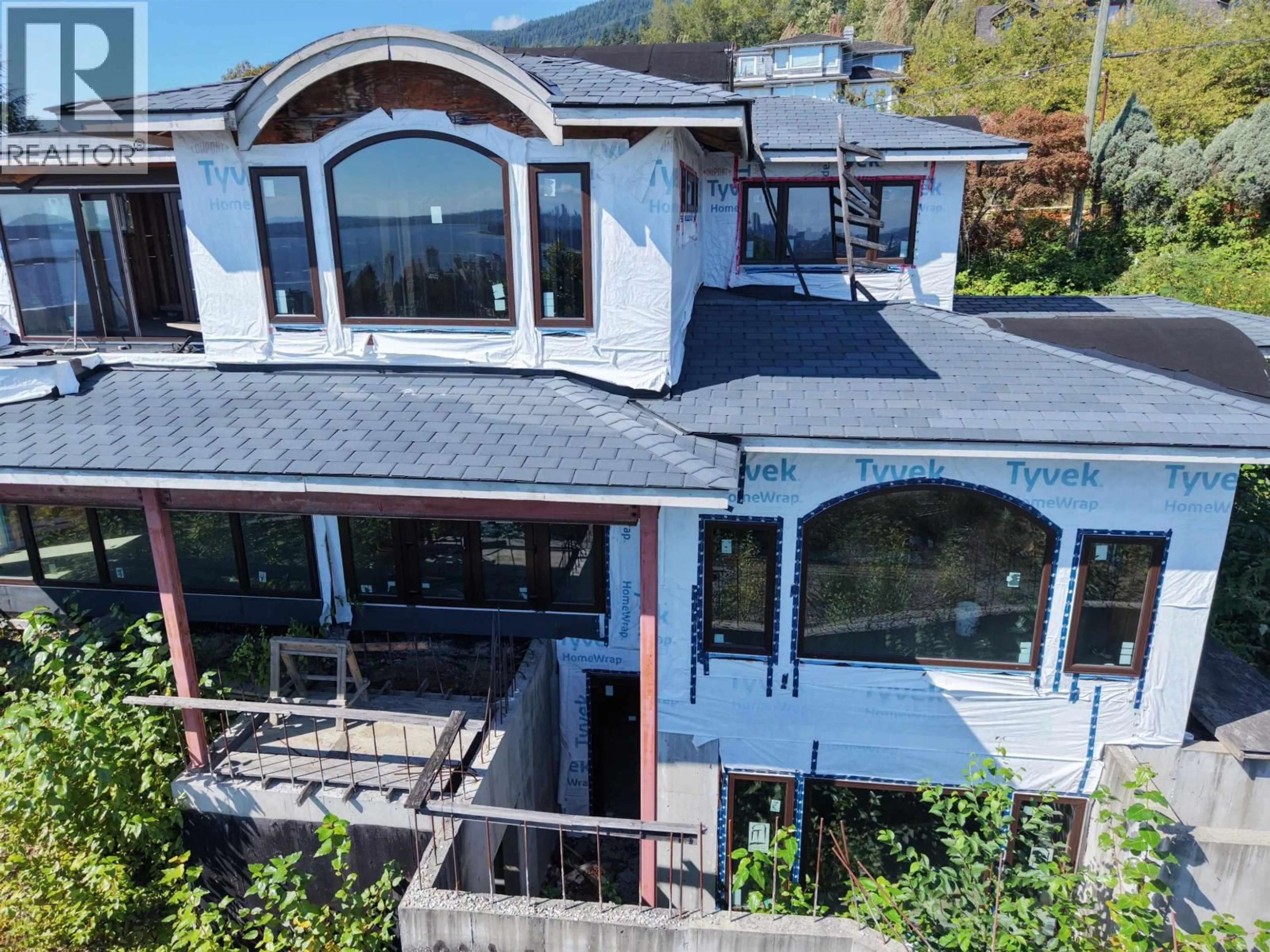 A pic from outside/outdoor area/front of a property/back of a property/a pic from drone, water/lake/river/ocean view for 1889 ORCHARD WAY, West Vancouver British Columbia V7V4G1