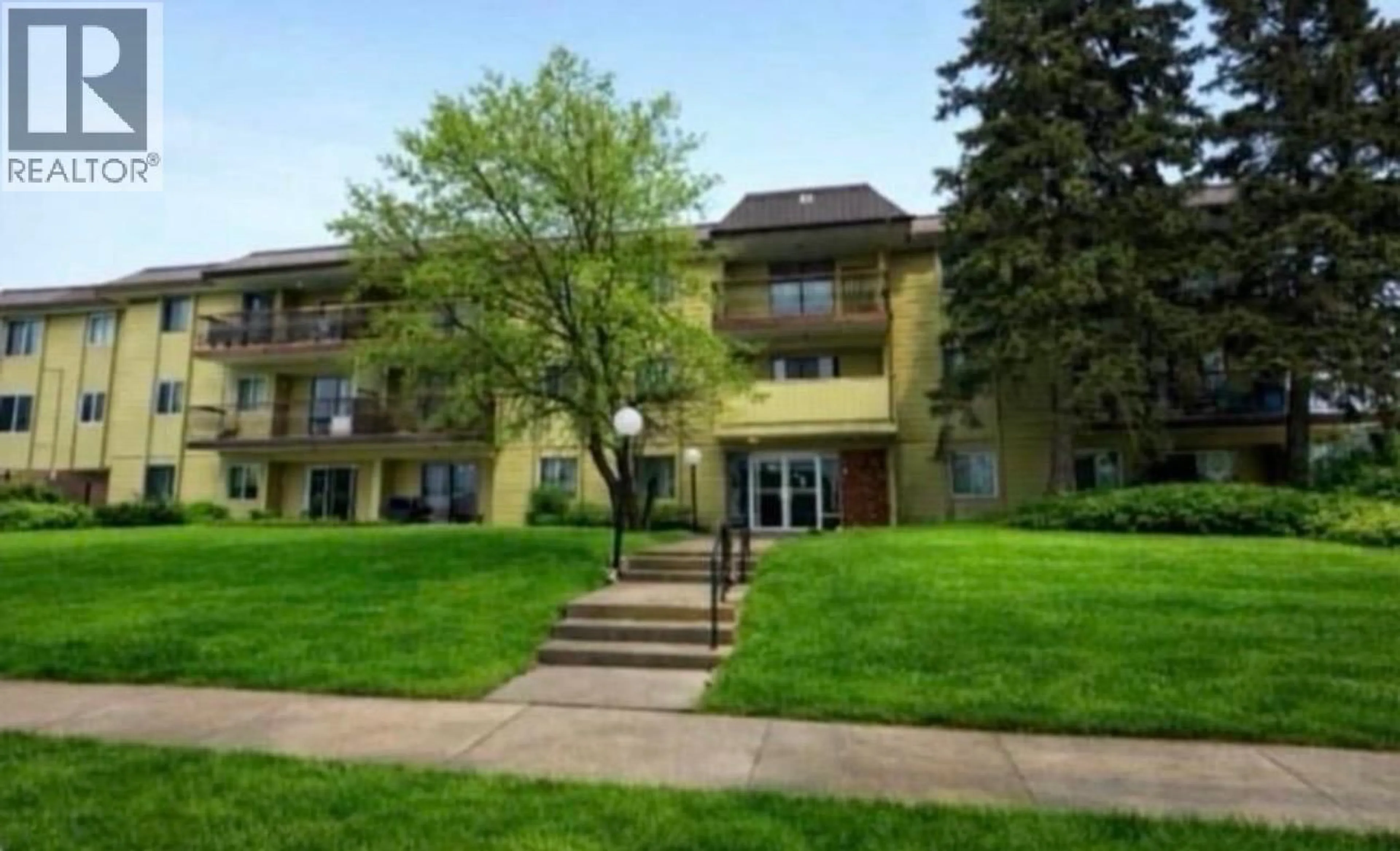 Patio, building for 105 - 10216 102 AVENUE, Fort St. John British Columbia V1J2E5