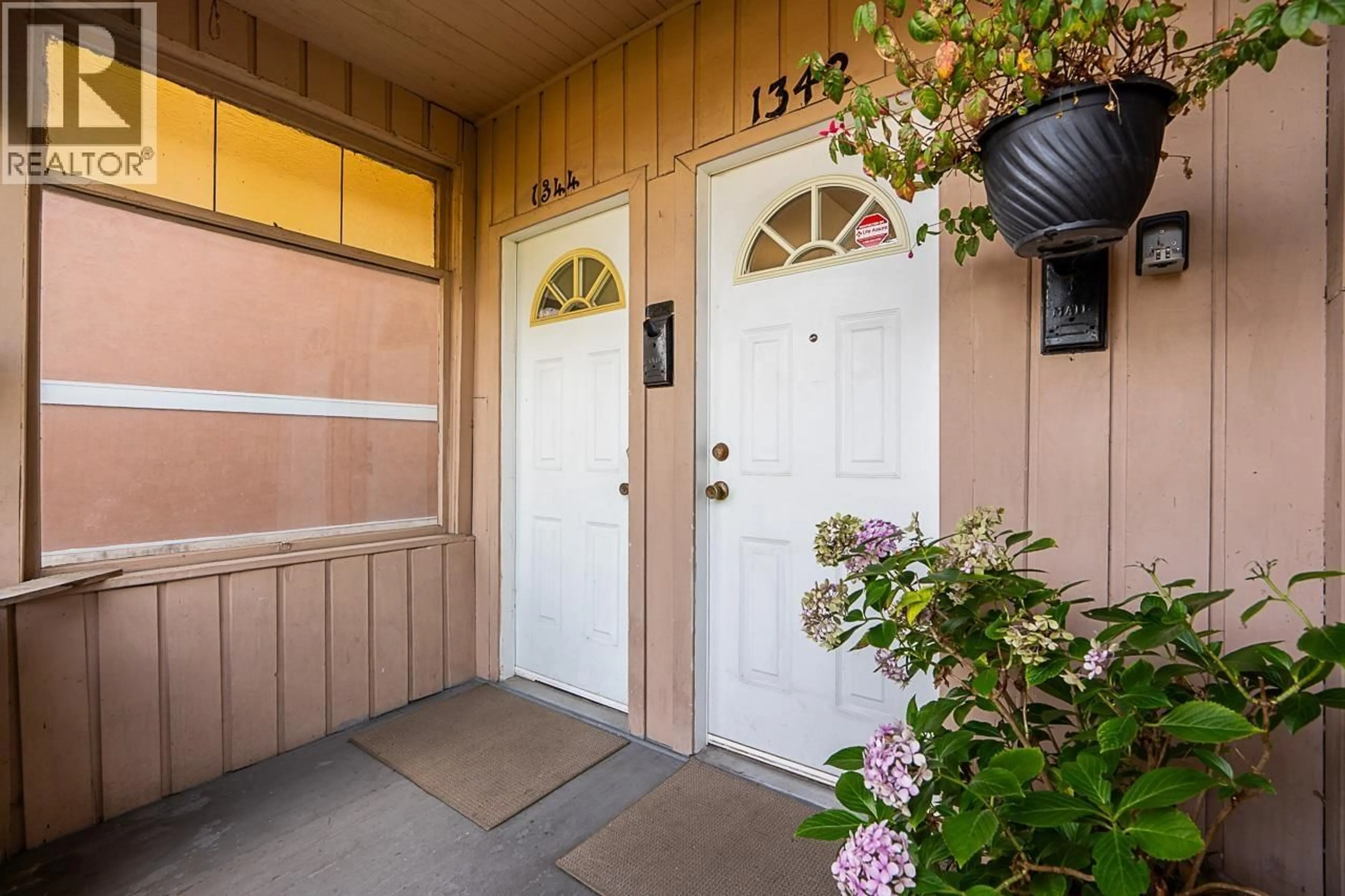 Indoor entryway for 1342 GRANT STREET, Vancouver British Columbia V5L2X5