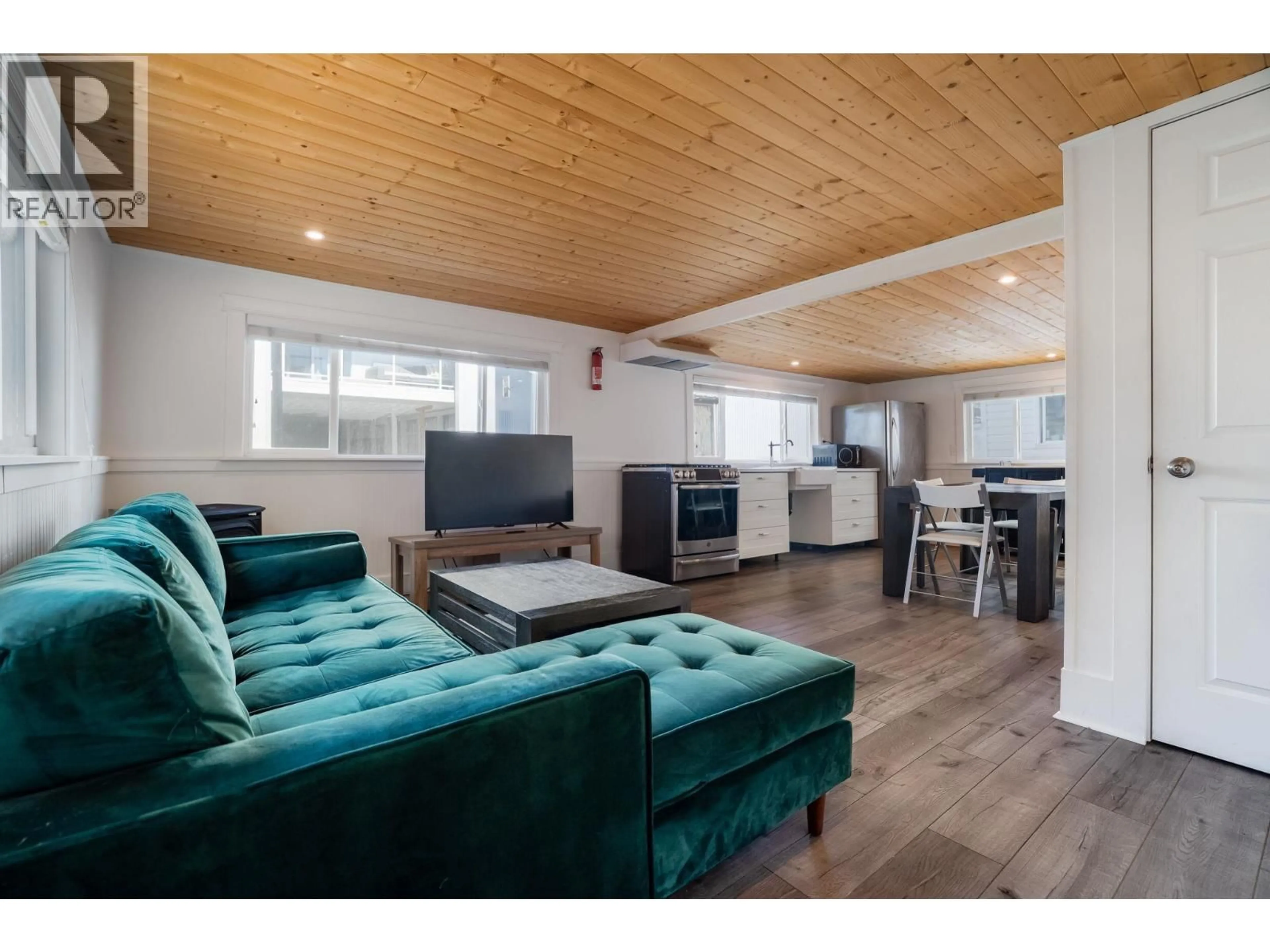 Living room with furniture, wood/laminate floor for 5 - 23080 DYKE ROAD, Richmond British Columbia V6V1E1