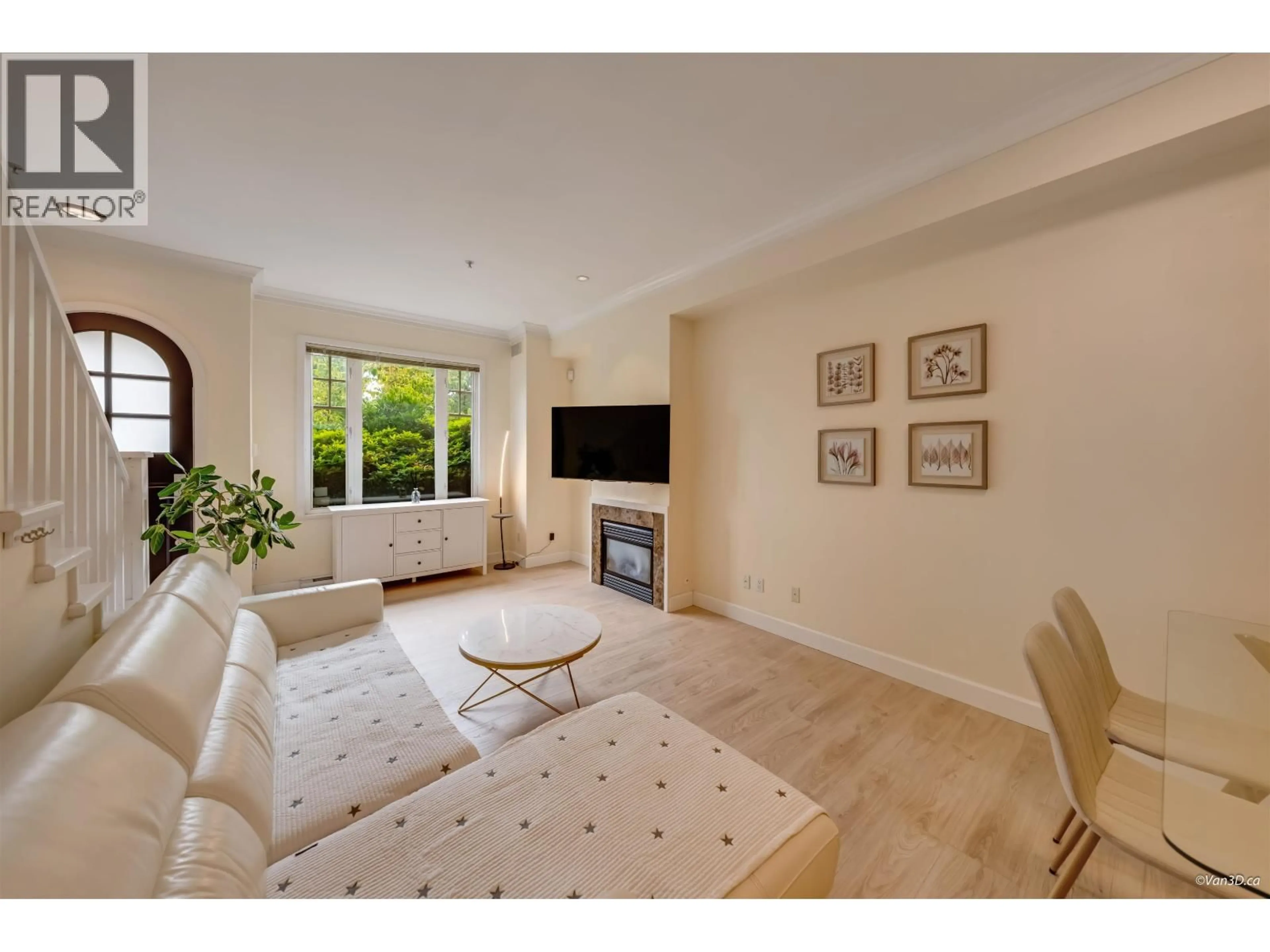 Living room with furniture, unknown for 989 38TH AVENUE, Vancouver British Columbia V5Z2L7
