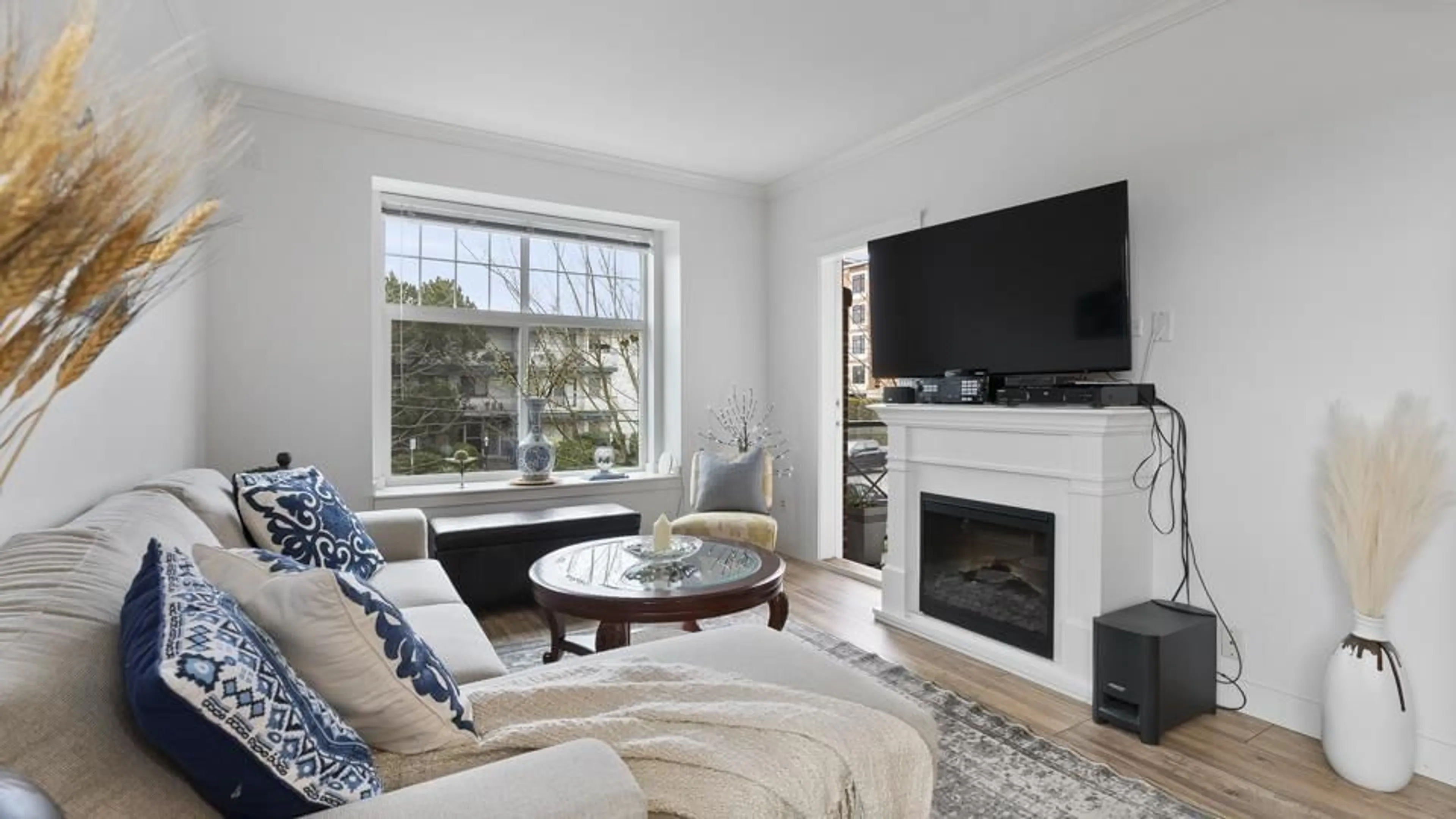 Living room with furniture, unknown for 213 - 17712 57A AVENUE, Surrey British Columbia V3S1J1
