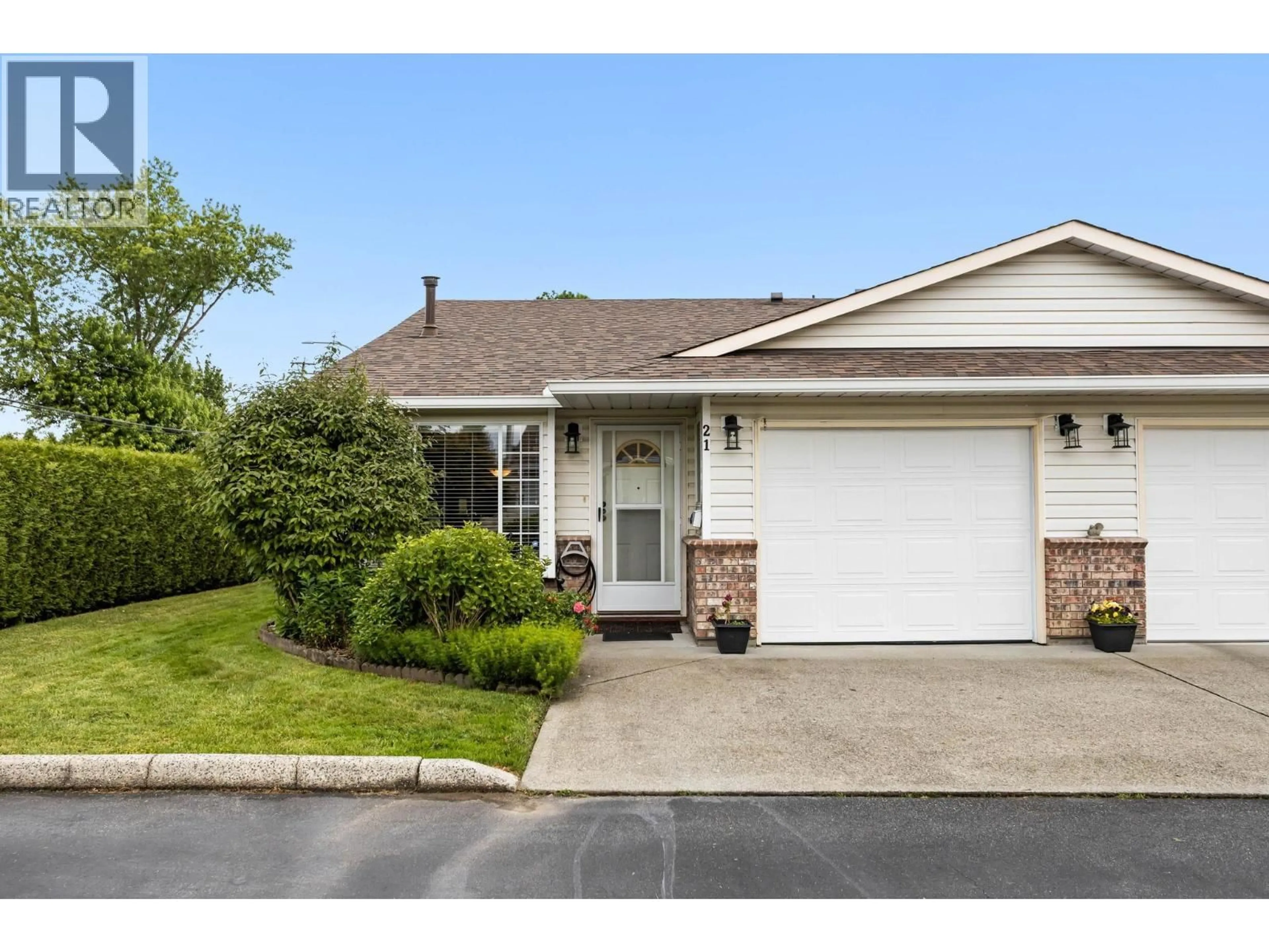 Home with vinyl exterior material, street for 21 - 12276 189A STREET, Pitt Meadows British Columbia V3Y2G2