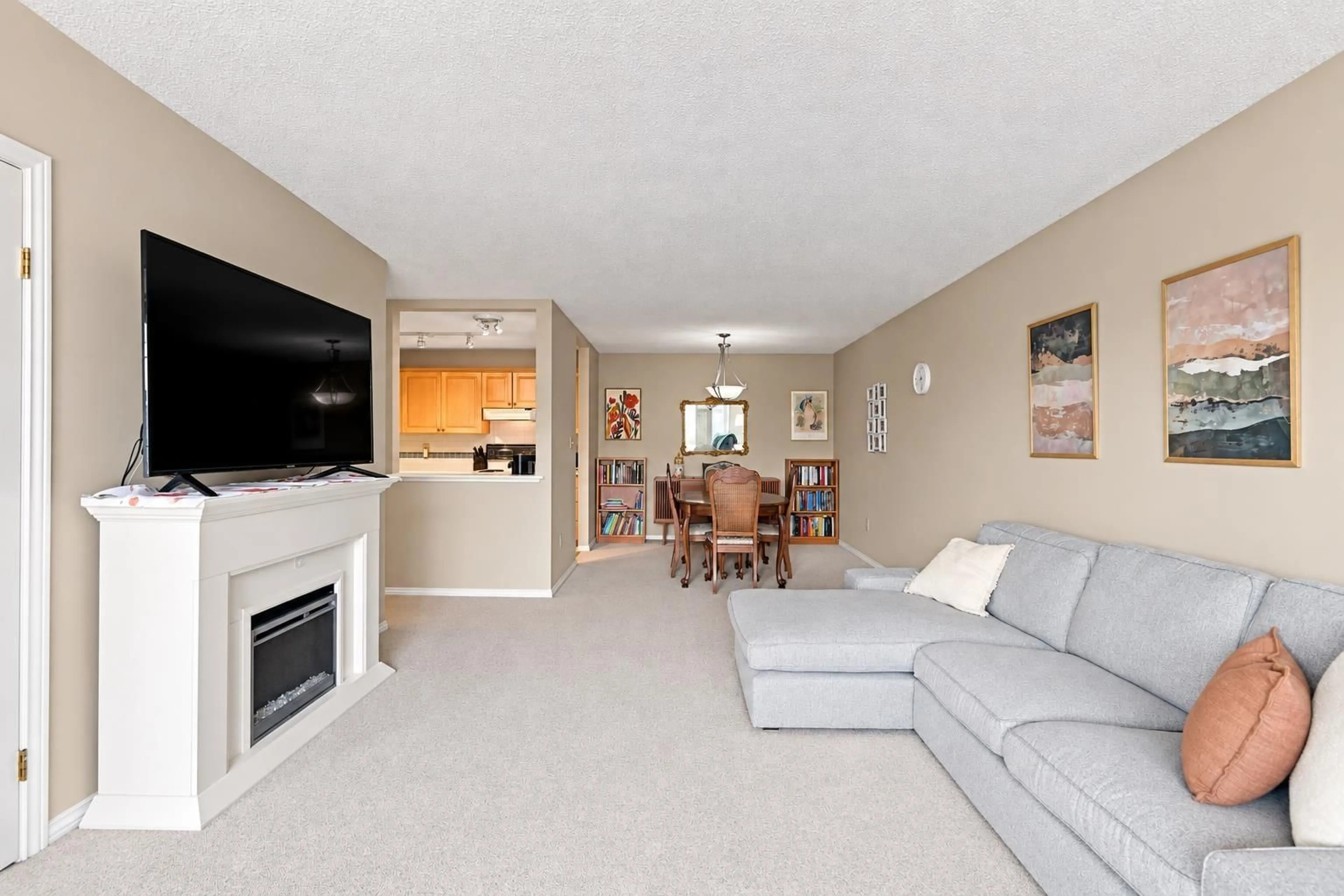 Living room with furniture, unknown for 203 - 1840 SOUTHMERE CRESCENT EAST, Surrey British Columbia V4A9C5