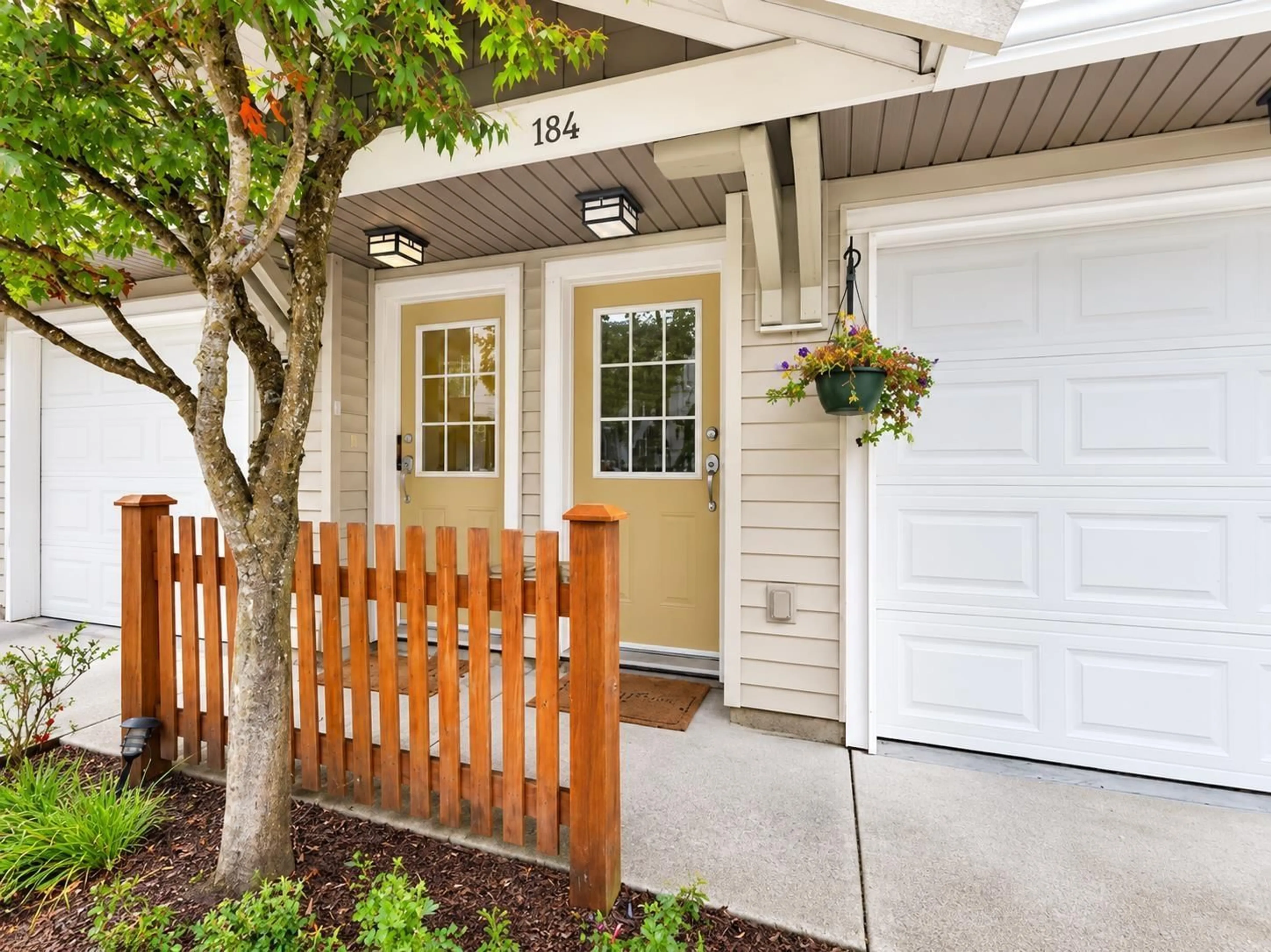 Indoor entryway for 184 - 16177 83 AVENUE, Surrey British Columbia V4N5T3