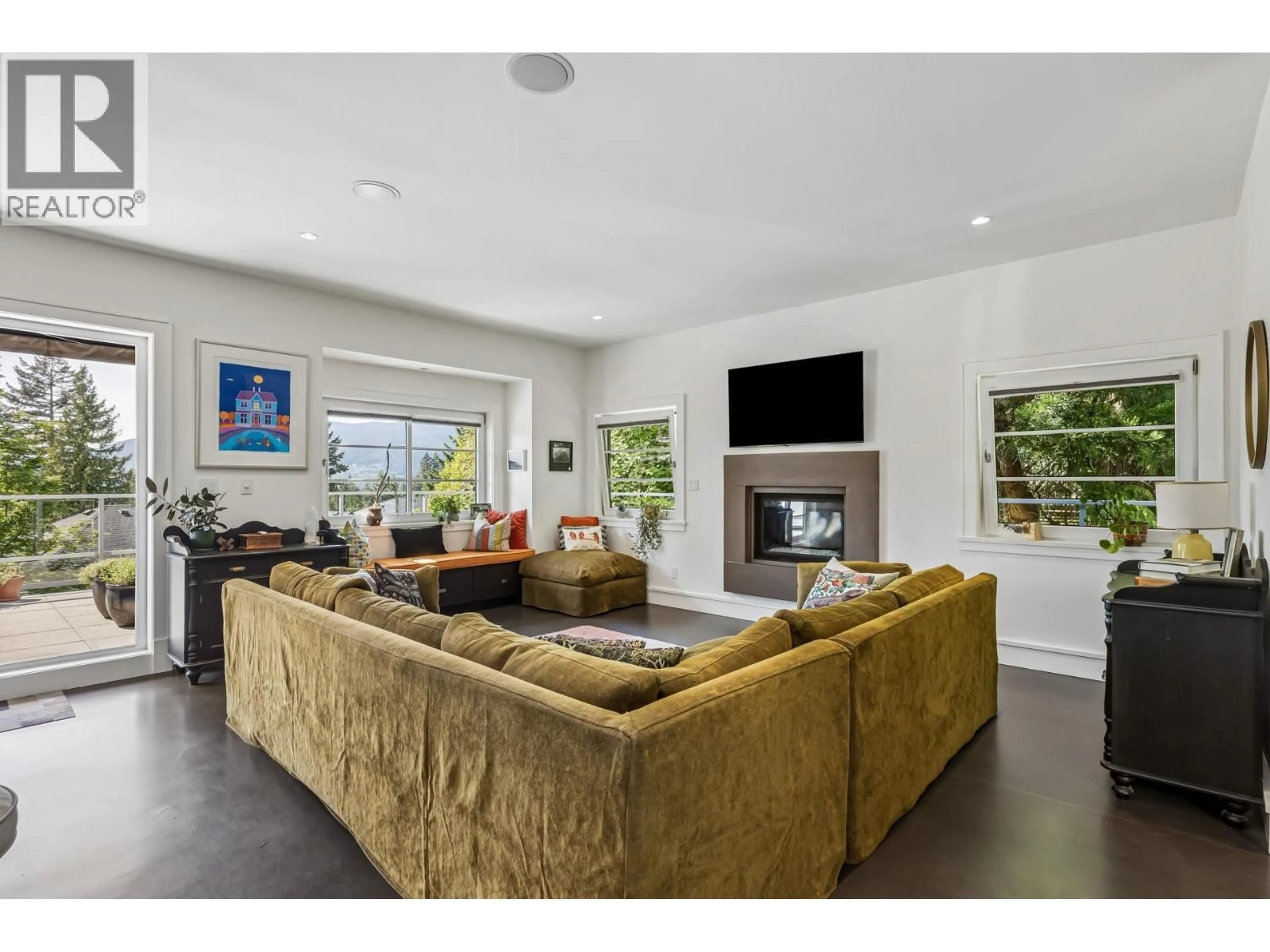 Living room with furniture, unknown for 4041 PROSPECT ROAD, North Vancouver British Columbia V7N3L6
