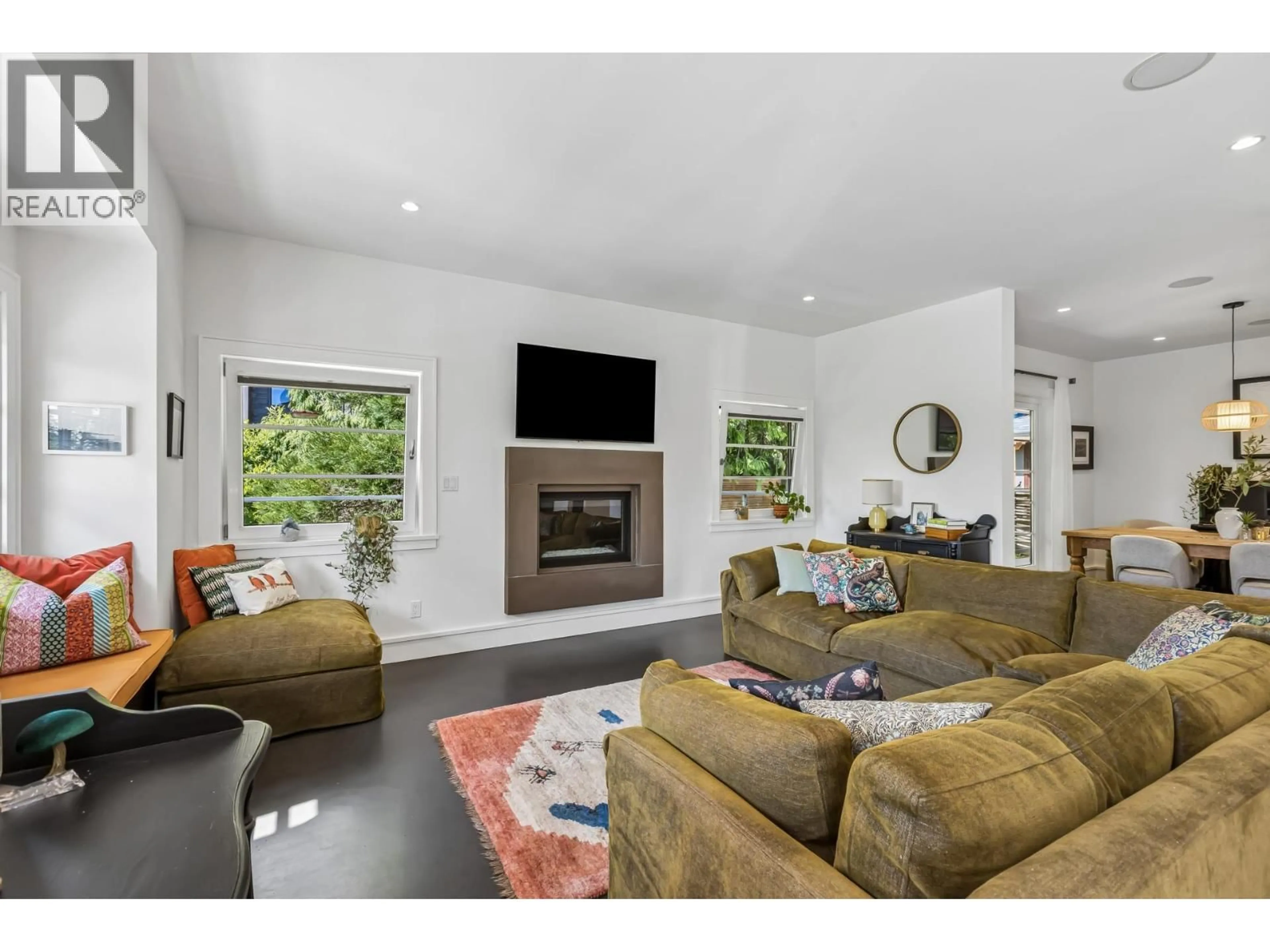 Living room with furniture, unknown for 4041 PROSPECT ROAD, North Vancouver British Columbia V7N3L6
