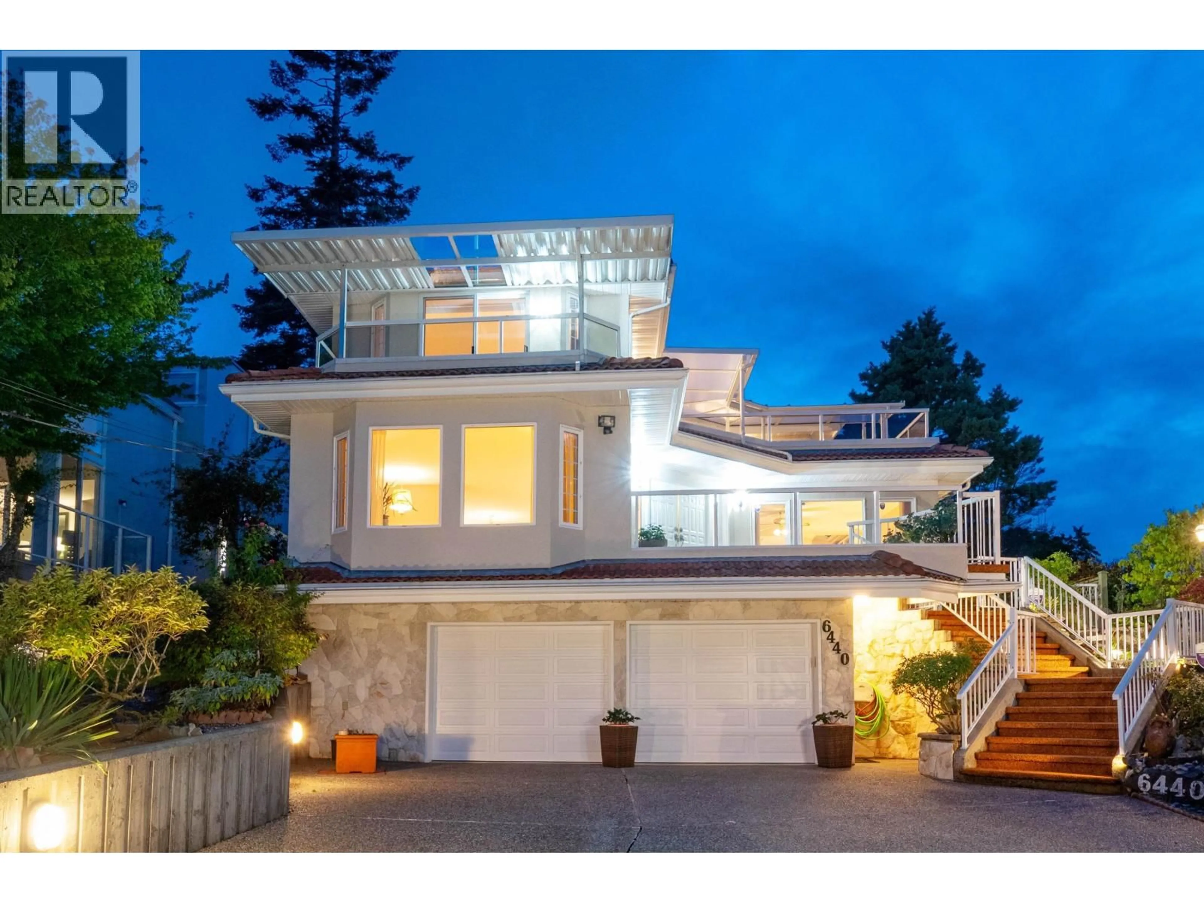 Home with vinyl exterior material, street for 6440 ROSEBERY AVENUE, West Vancouver British Columbia V7W2C6