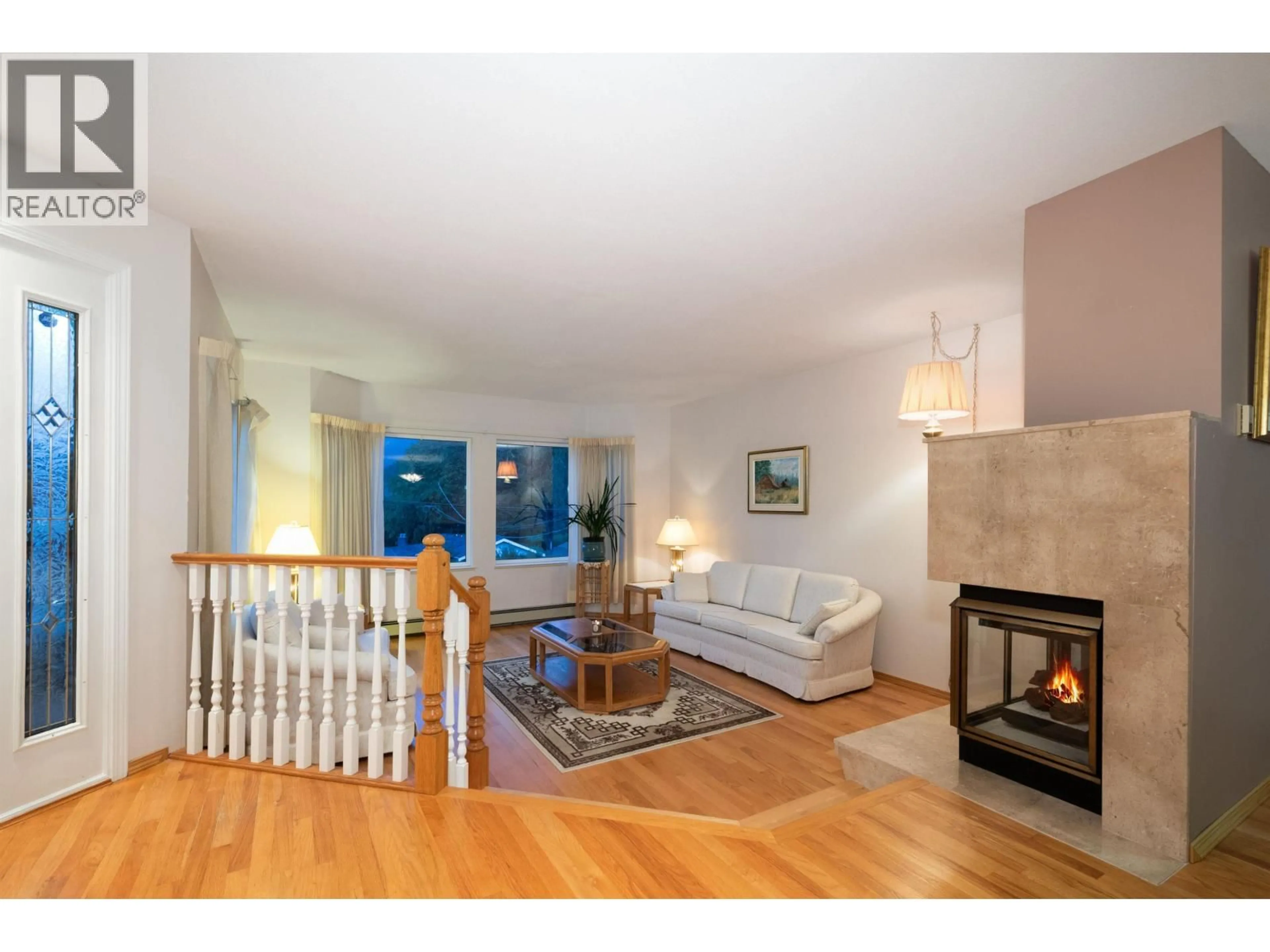 Living room with furniture, wood/laminate floor for 6440 ROSEBERY AVENUE, West Vancouver British Columbia V7W2C6