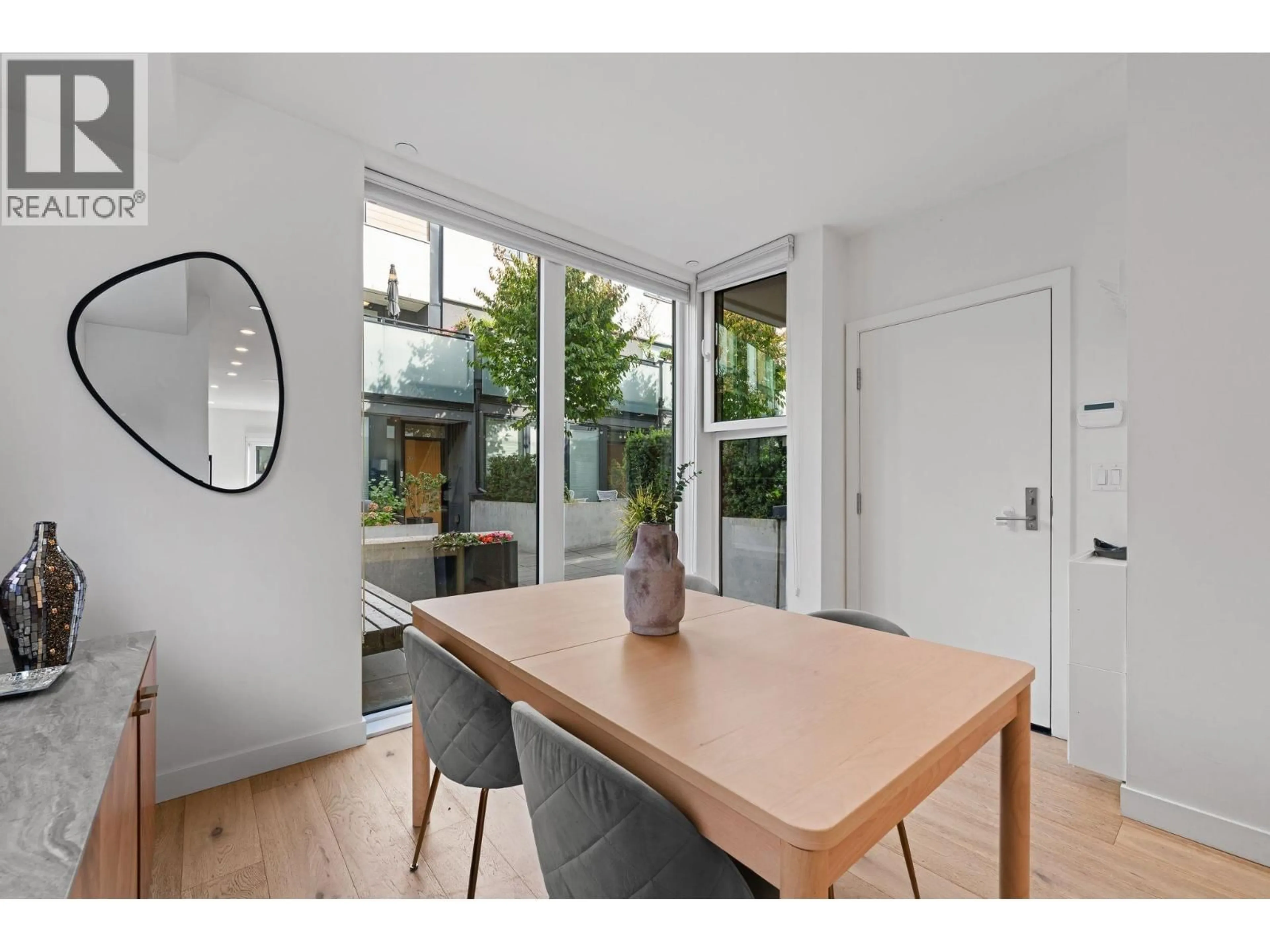 Unknown for 125 - 649 3RD STREET, North Vancouver British Columbia V7L1G6