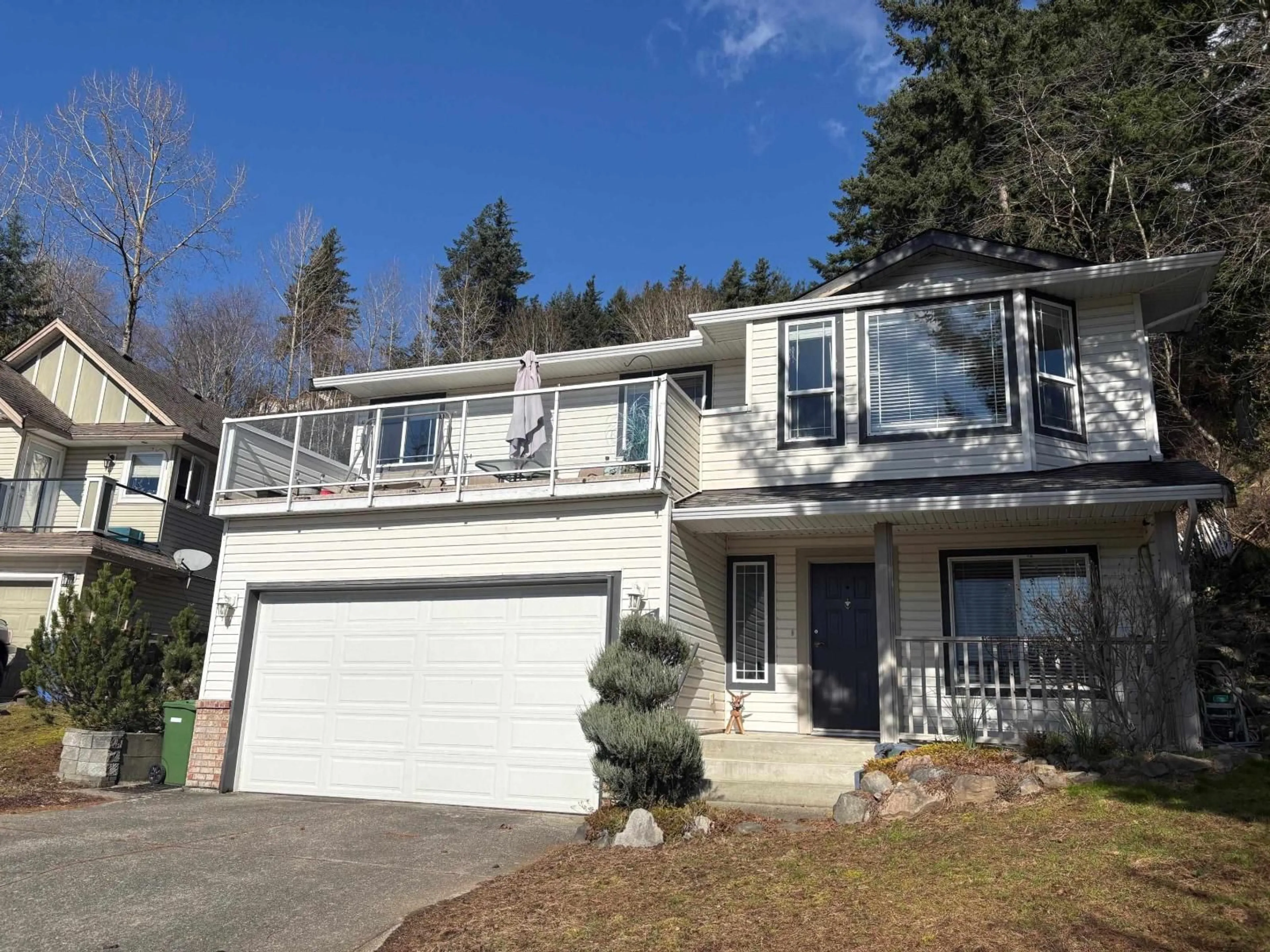 Home with vinyl exterior material, street for 35543 DINA PLACE, Abbotsford British Columbia V3G1L7