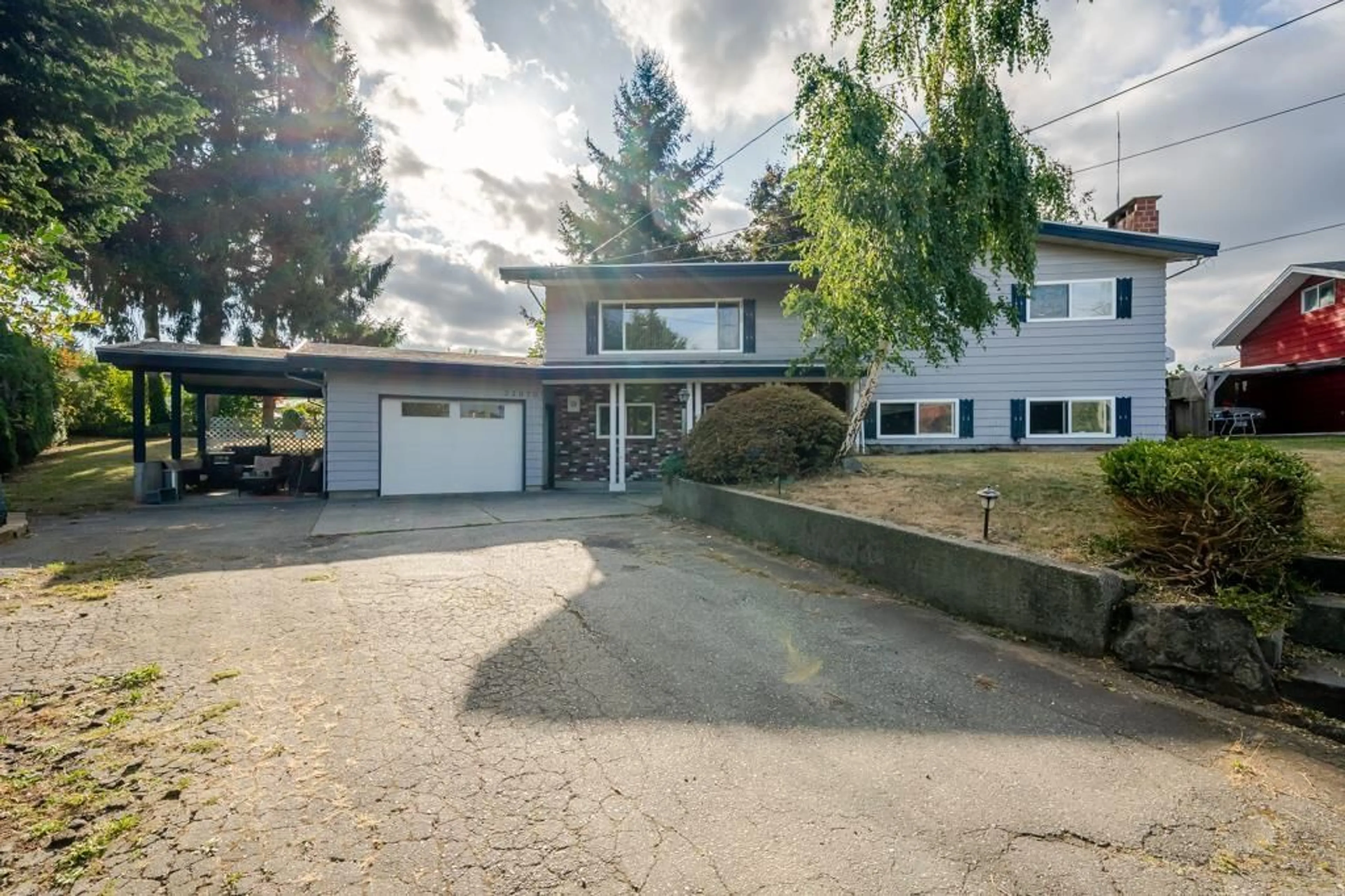 A pic from outside/outdoor area/front of a property/back of a property/a pic from drone, street for 32670 AVALON CRESCENT, Abbotsford British Columbia V2T3S6