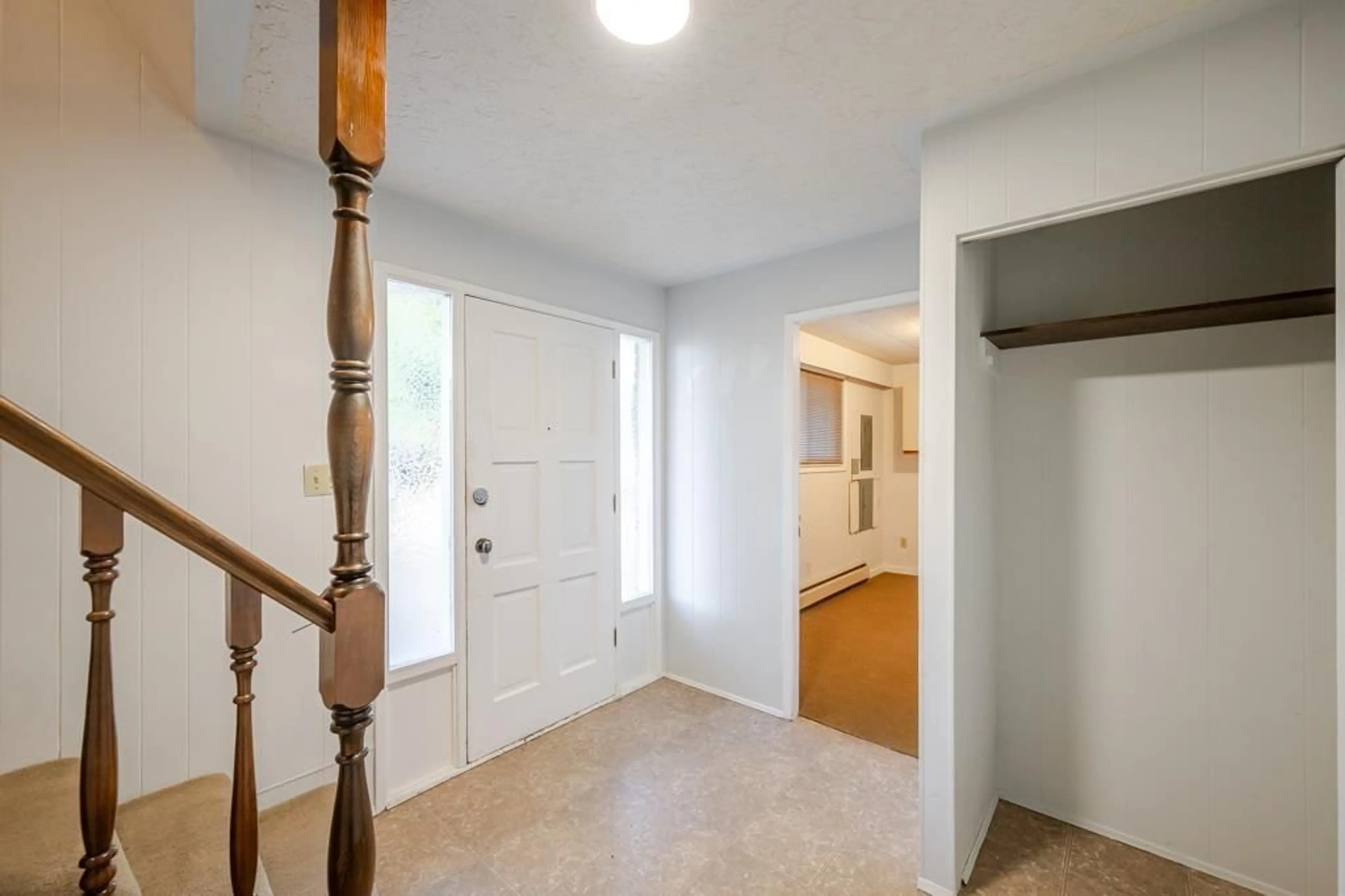 Indoor entryway for 32670 AVALON CRESCENT, Abbotsford British Columbia V2T3S6