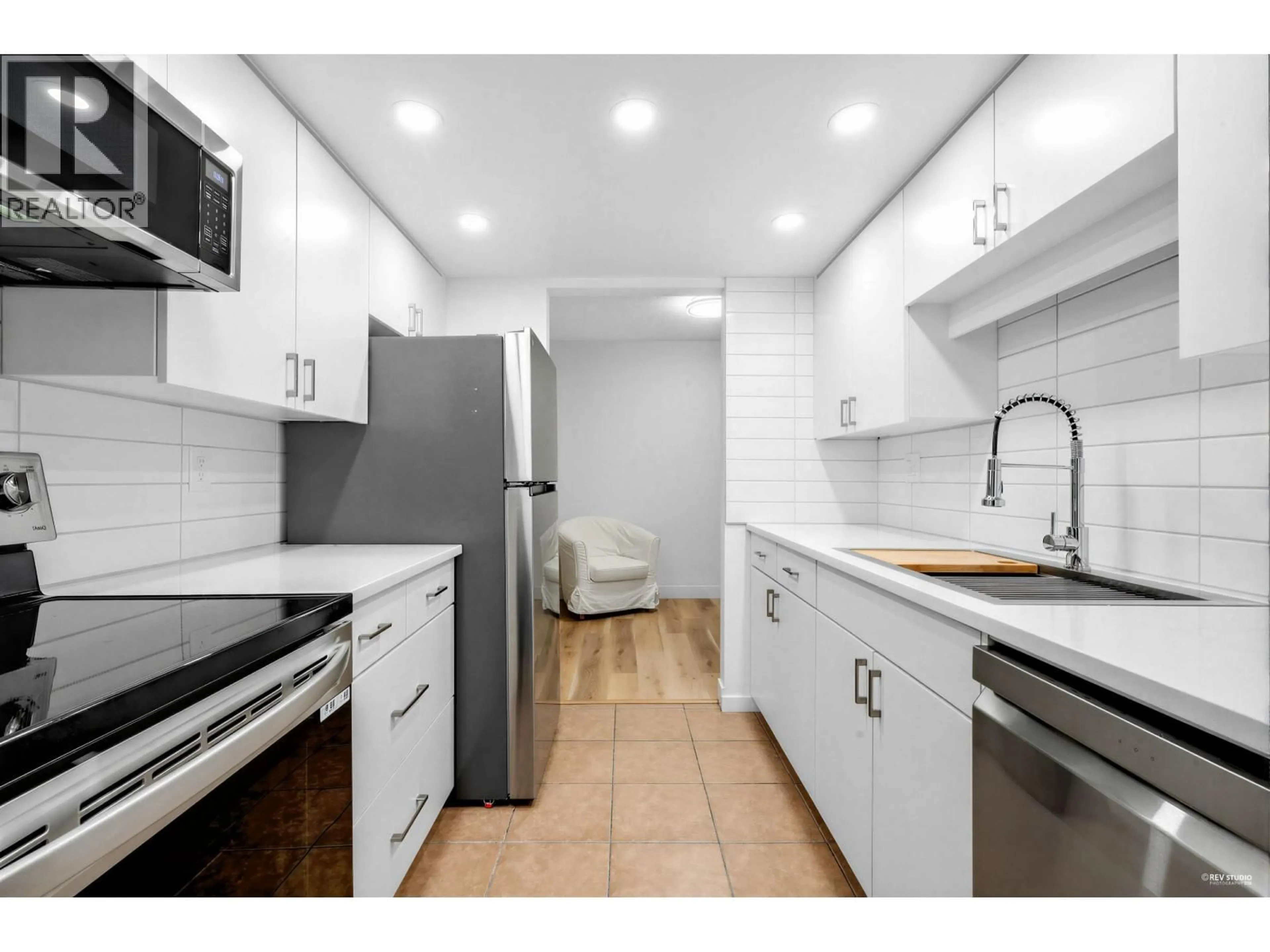 Standard kitchen, ceramic/tile floor for 107 - 2925 GLEN DRIVE, Coquitlam British Columbia V3B7H9