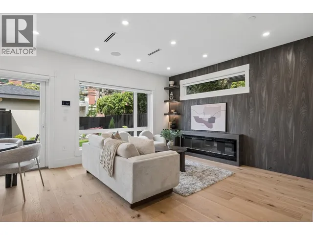 2 - 4549 11TH AVENUE, Vancouver 4