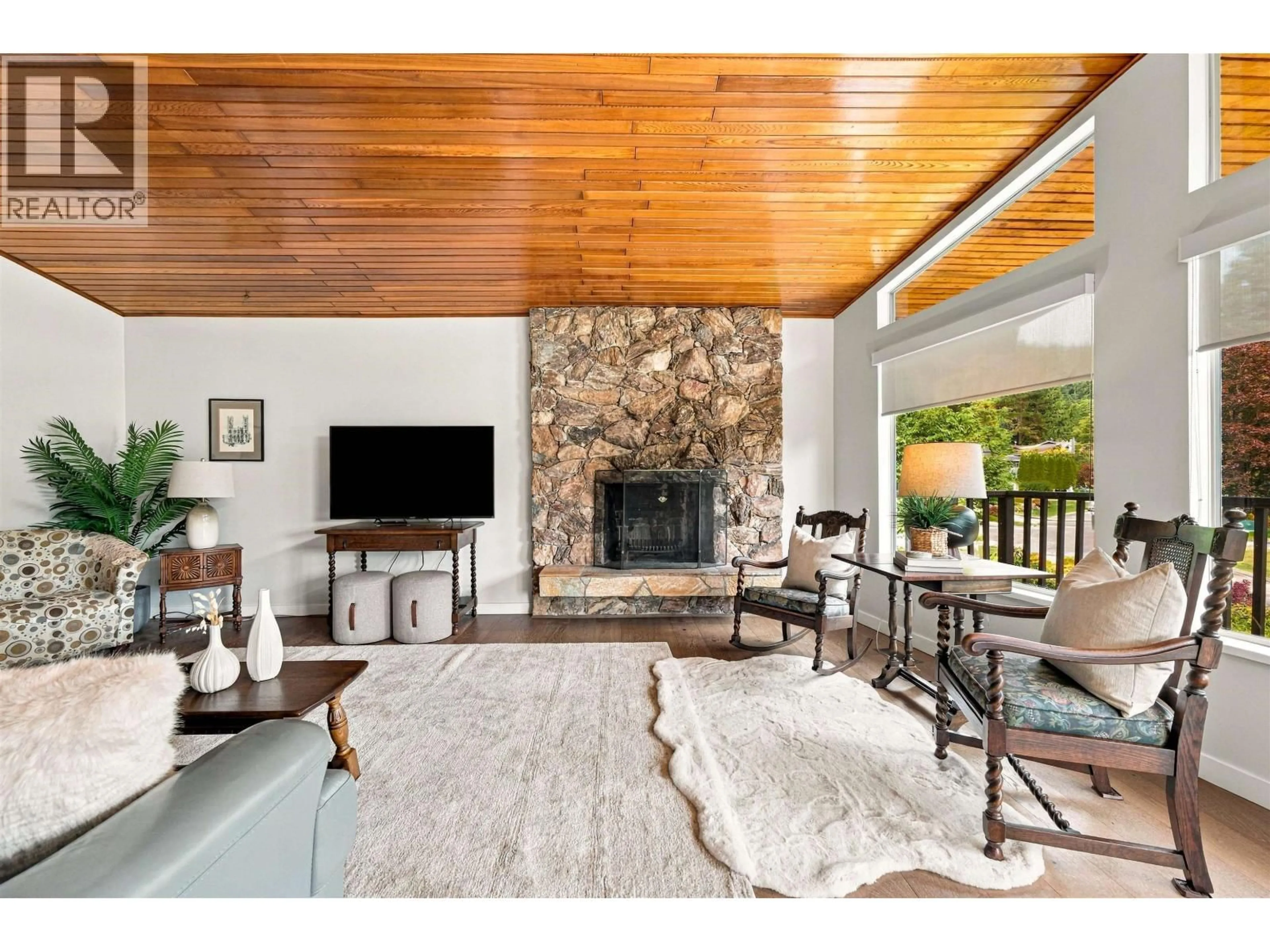 Living room with furniture, unknown for 3773 REGENT AVENUE, North Vancouver British Columbia V7N2C3
