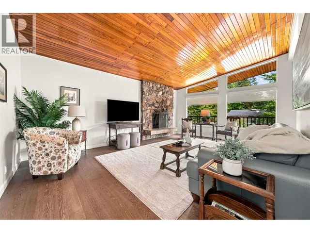 3773 REGENT AVENUE, North Vancouver 4