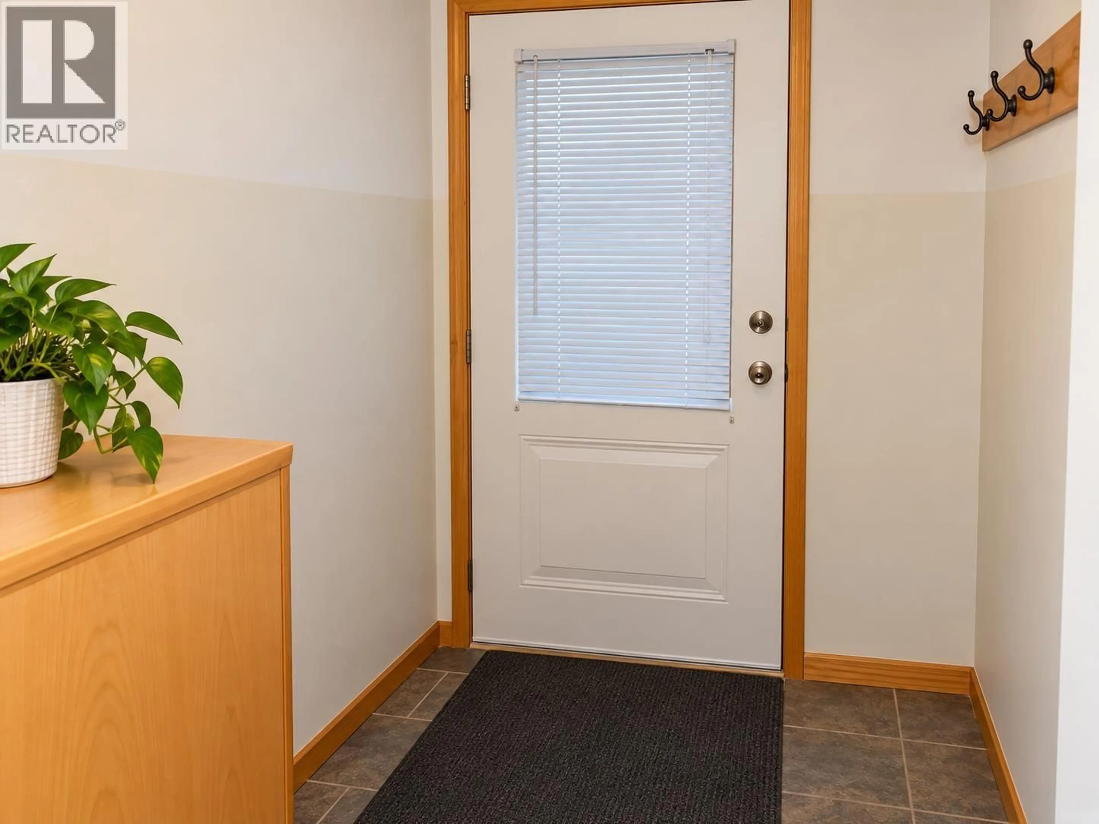 Indoor entryway for 3561 CANIM HENDRIX ROAD, 100 Mile House British Columbia V0K1L0