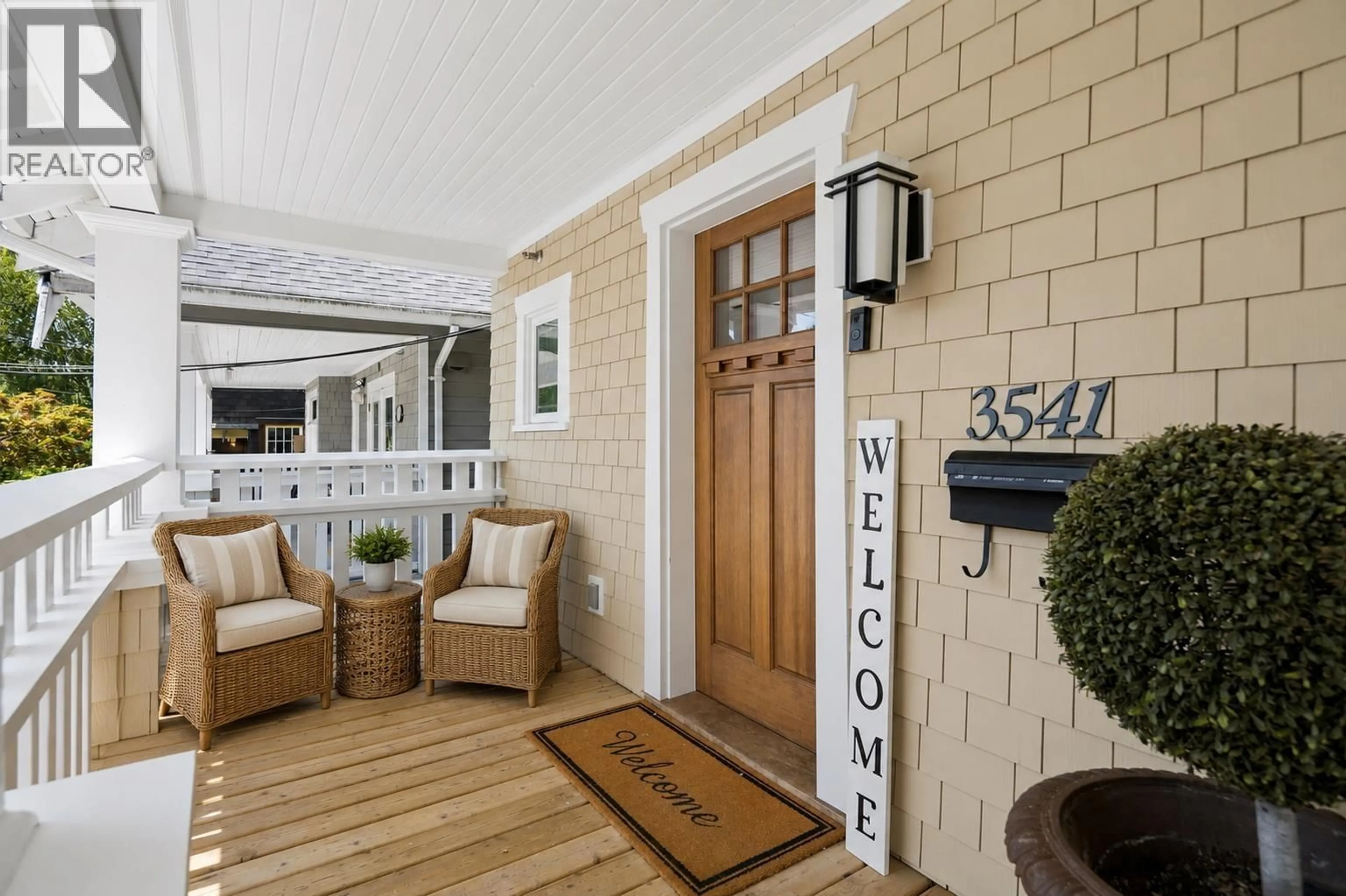 Indoor entryway for 3541 8TH AVENUE, Vancouver British Columbia V6R1Y8