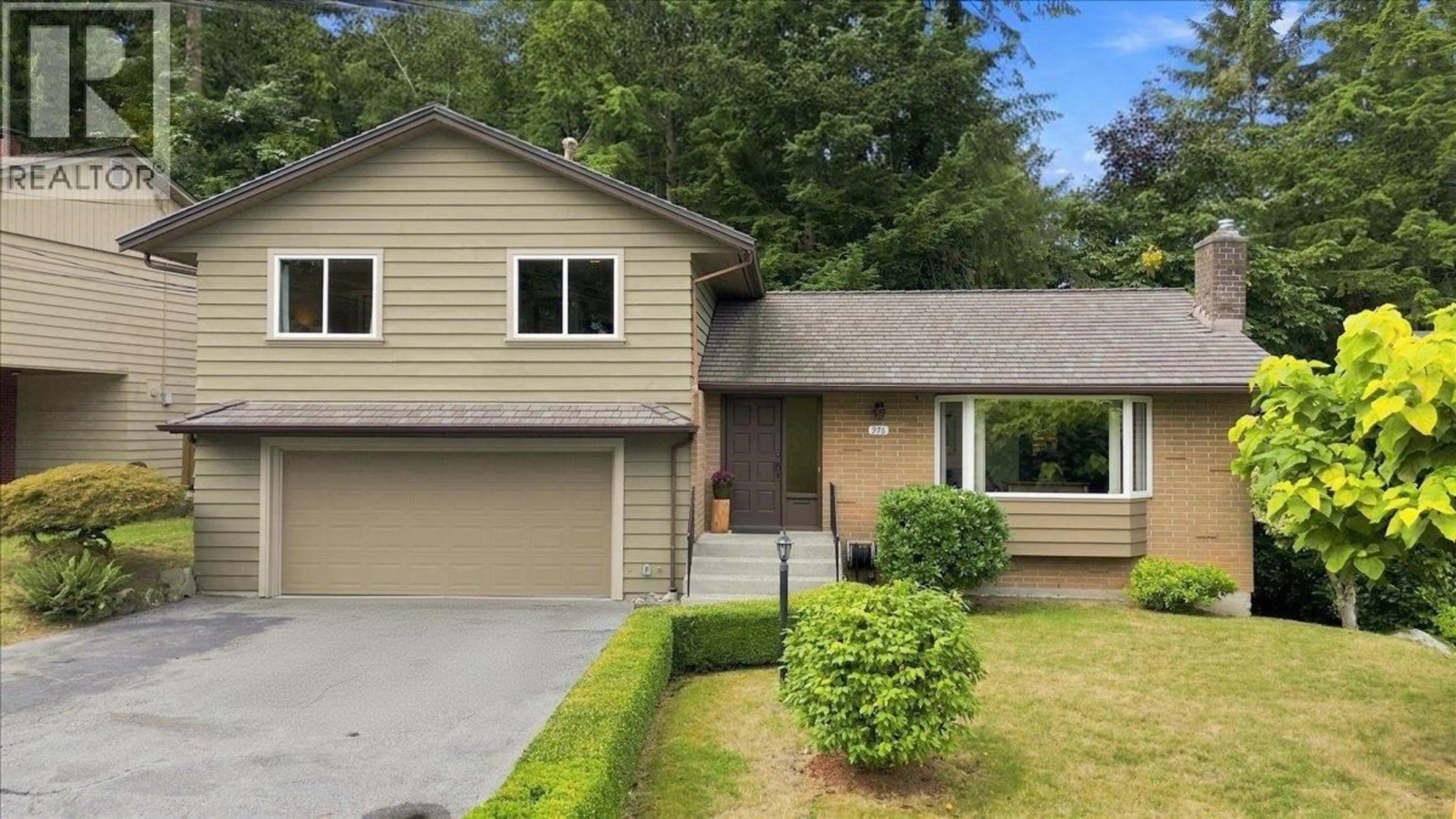 Home with vinyl exterior material, street for 976 CORONA CRESCENT, Coquitlam British Columbia V3J6Y9