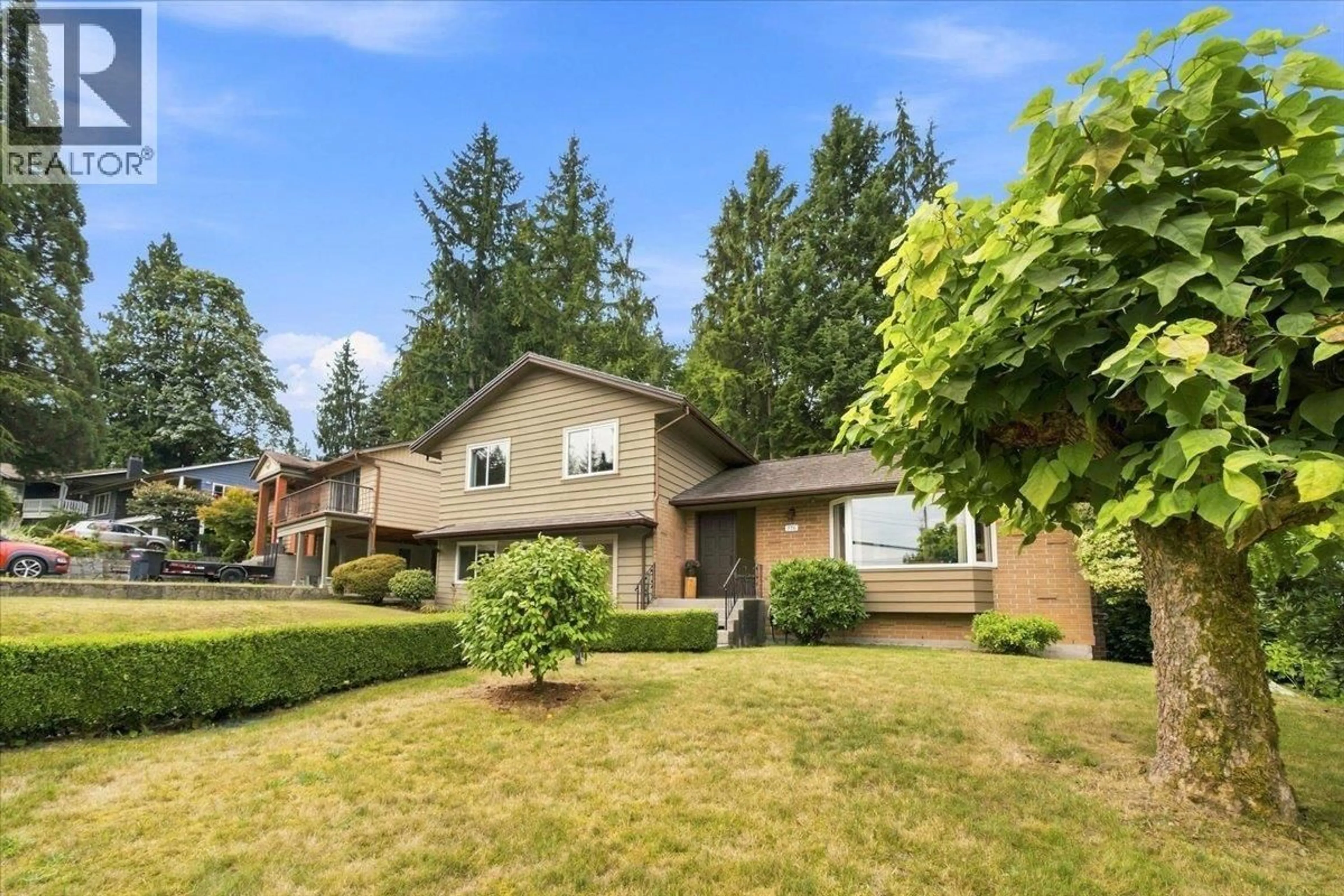 Home with vinyl exterior material, street for 976 CORONA CRESCENT, Coquitlam British Columbia V3J6Y9