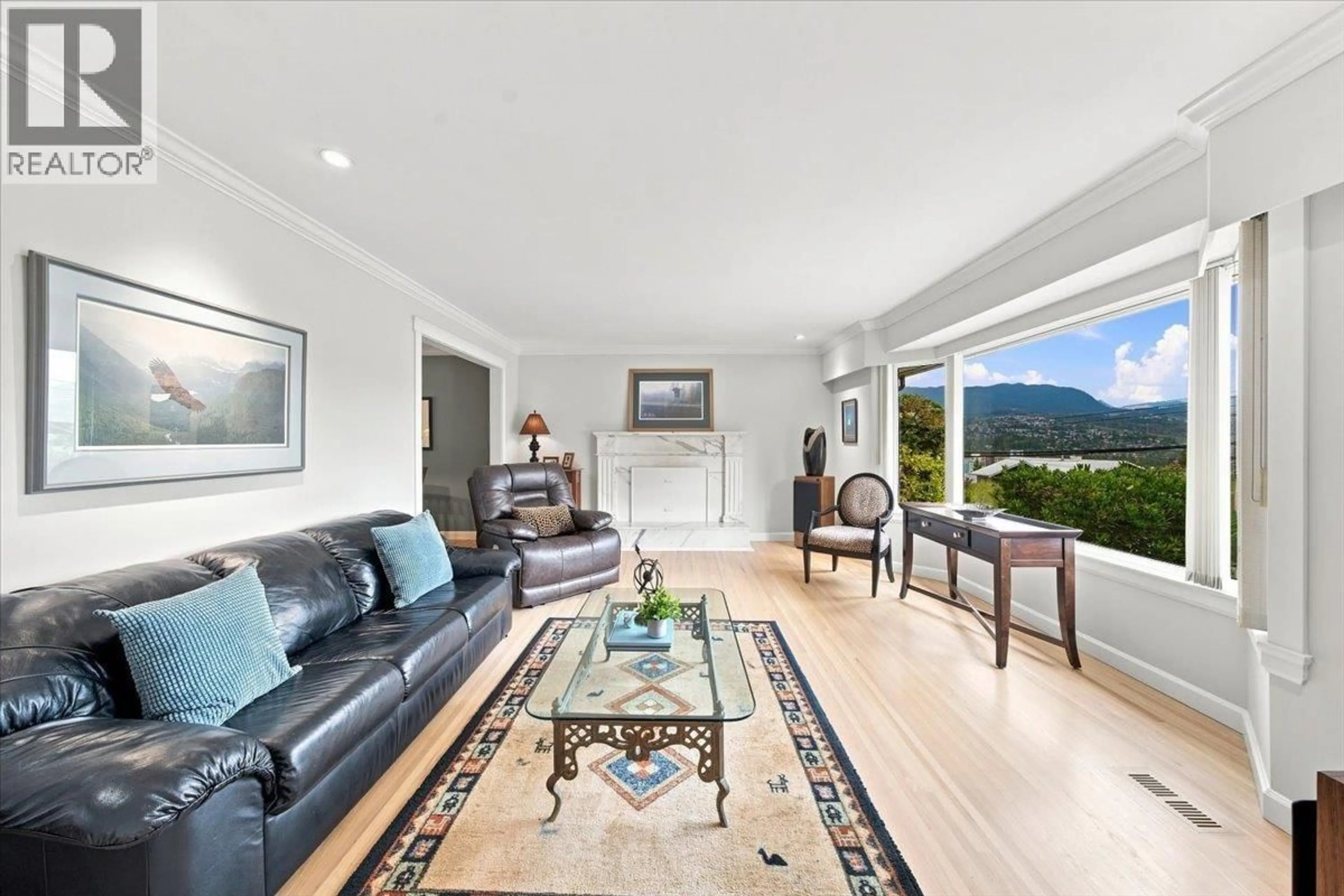 Living room with furniture, unknown for 976 CORONA CRESCENT, Coquitlam British Columbia V3J6Y9