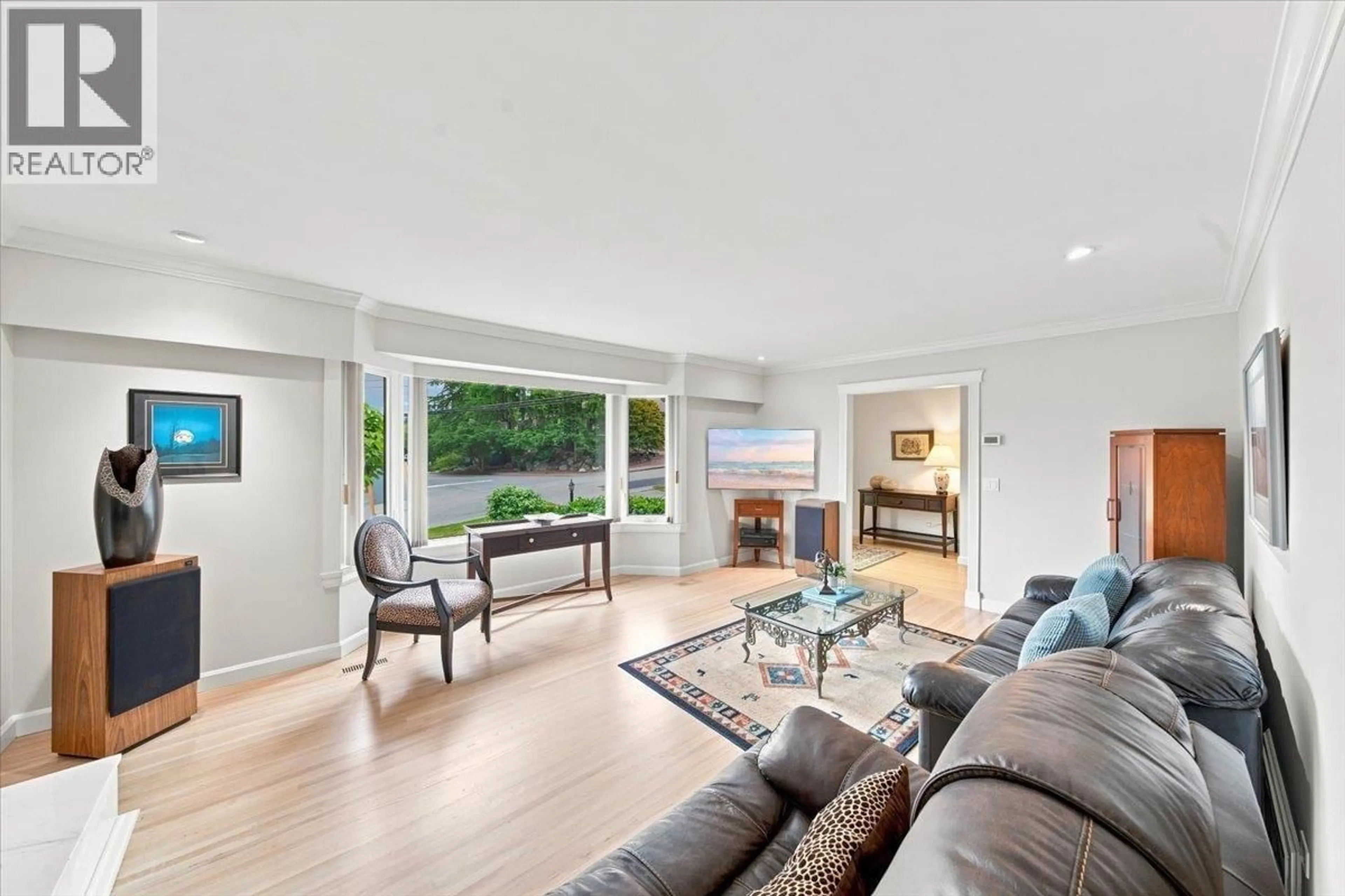 Living room with furniture, unknown for 976 CORONA CRESCENT, Coquitlam British Columbia V3J6Y9
