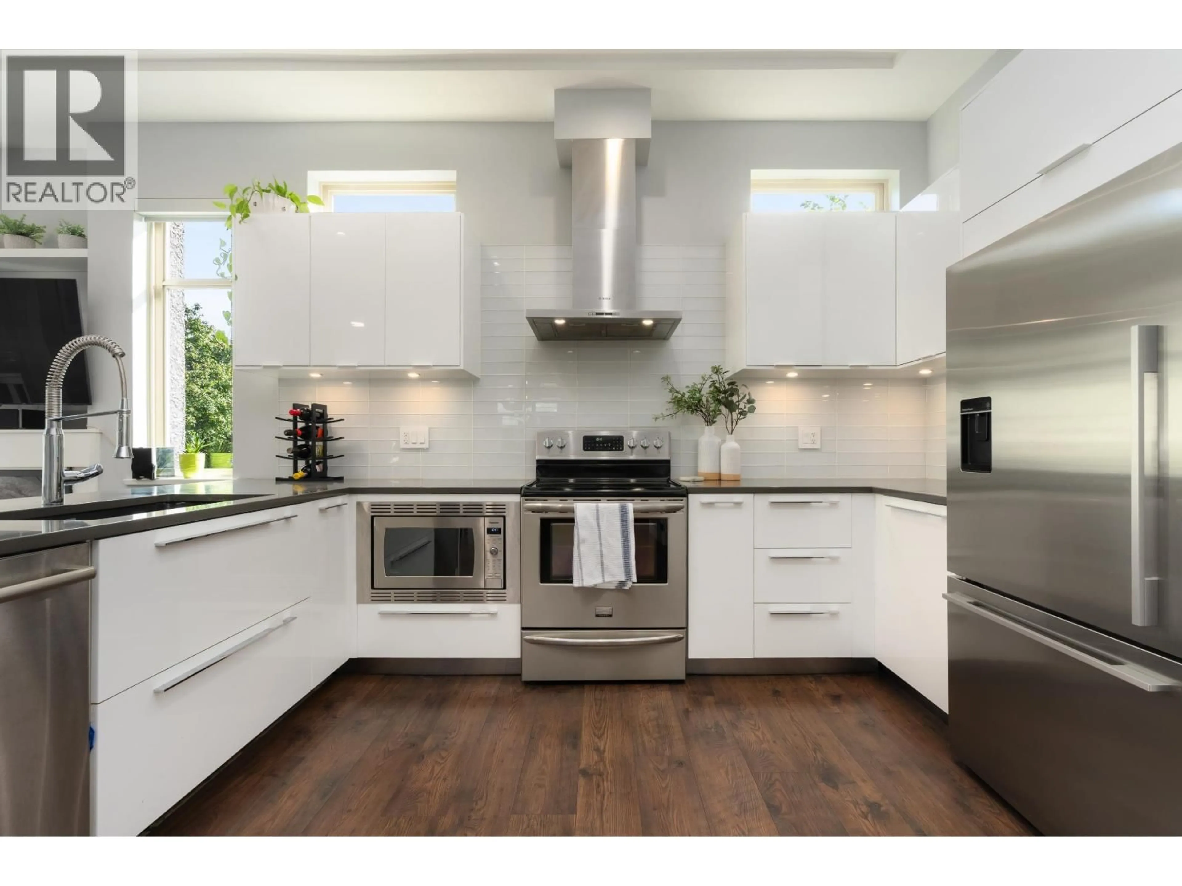 Contemporary kitchen, unknown for 1382 17TH AVENUE, Vancouver British Columbia V5V1C8