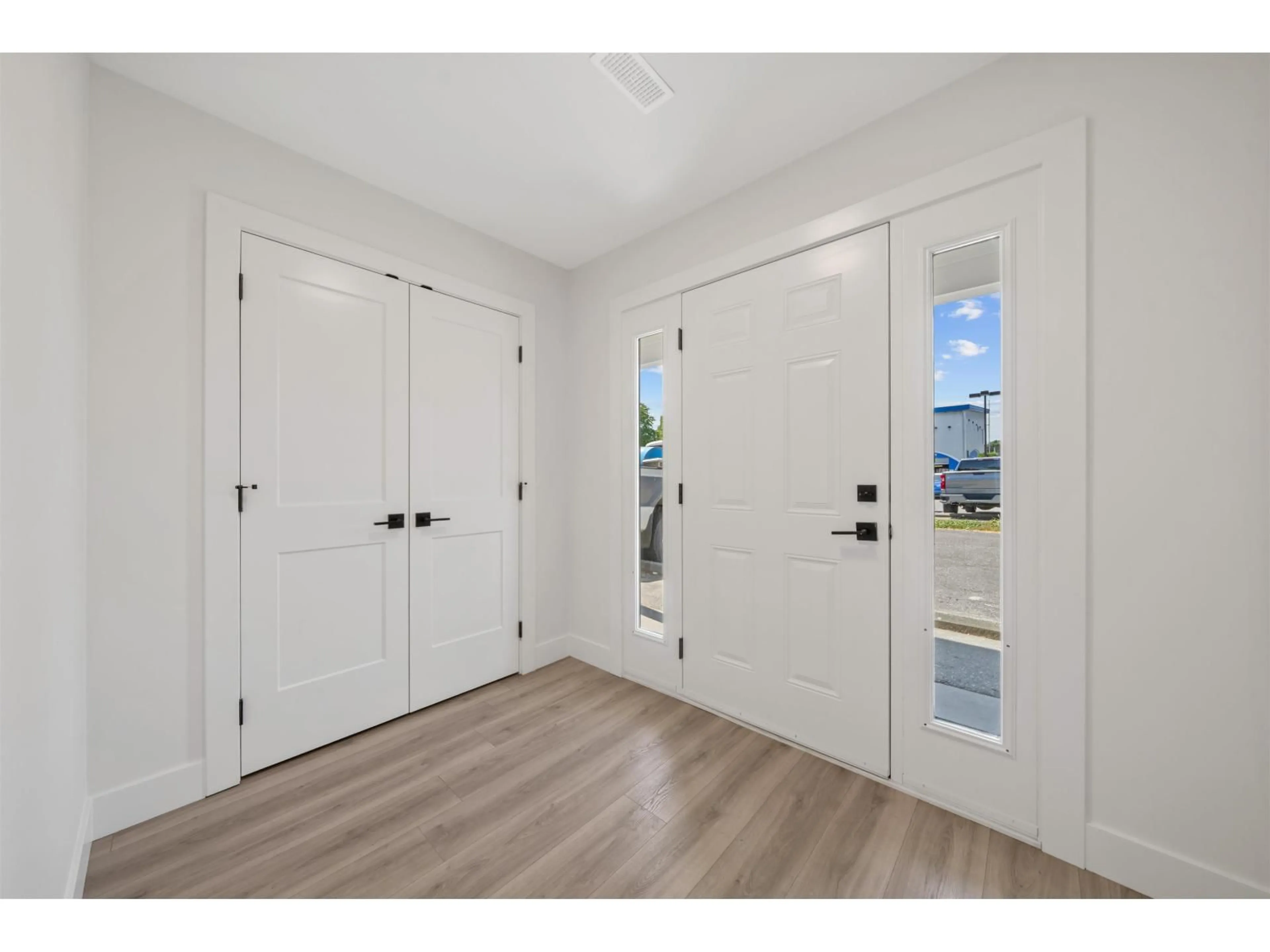 Indoor entryway for 3 - 45741 BRITTON AVENUE, Chilliwack British Columbia V2R3T6