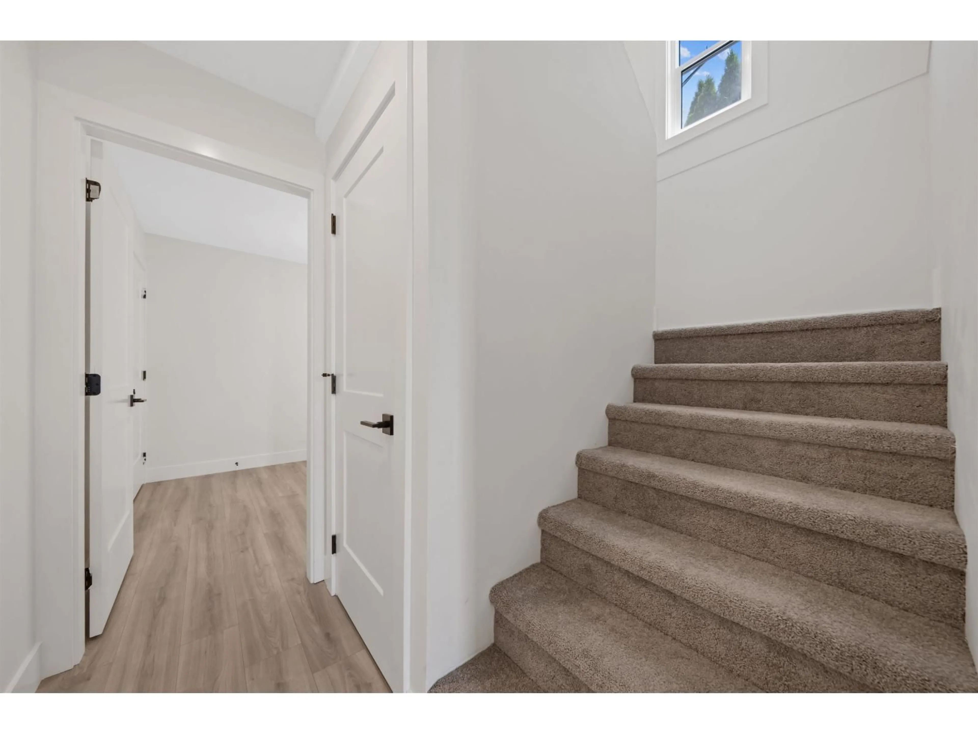 Indoor entryway for 3 - 45741 BRITTON AVENUE, Chilliwack British Columbia V2R3T6