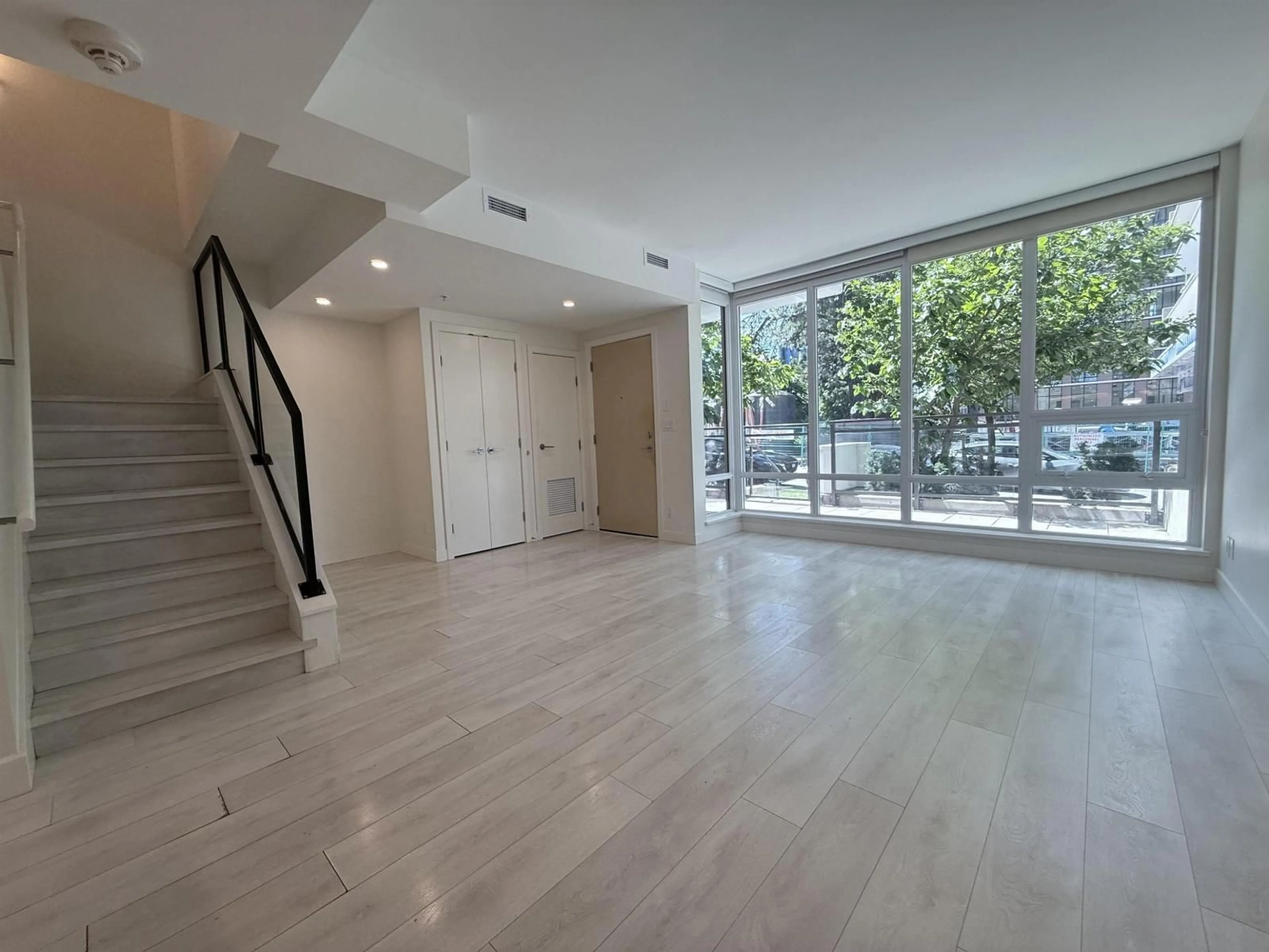 Indoor foyer for TH10 - 10388 133 STREET, Surrey British Columbia V3T0R2