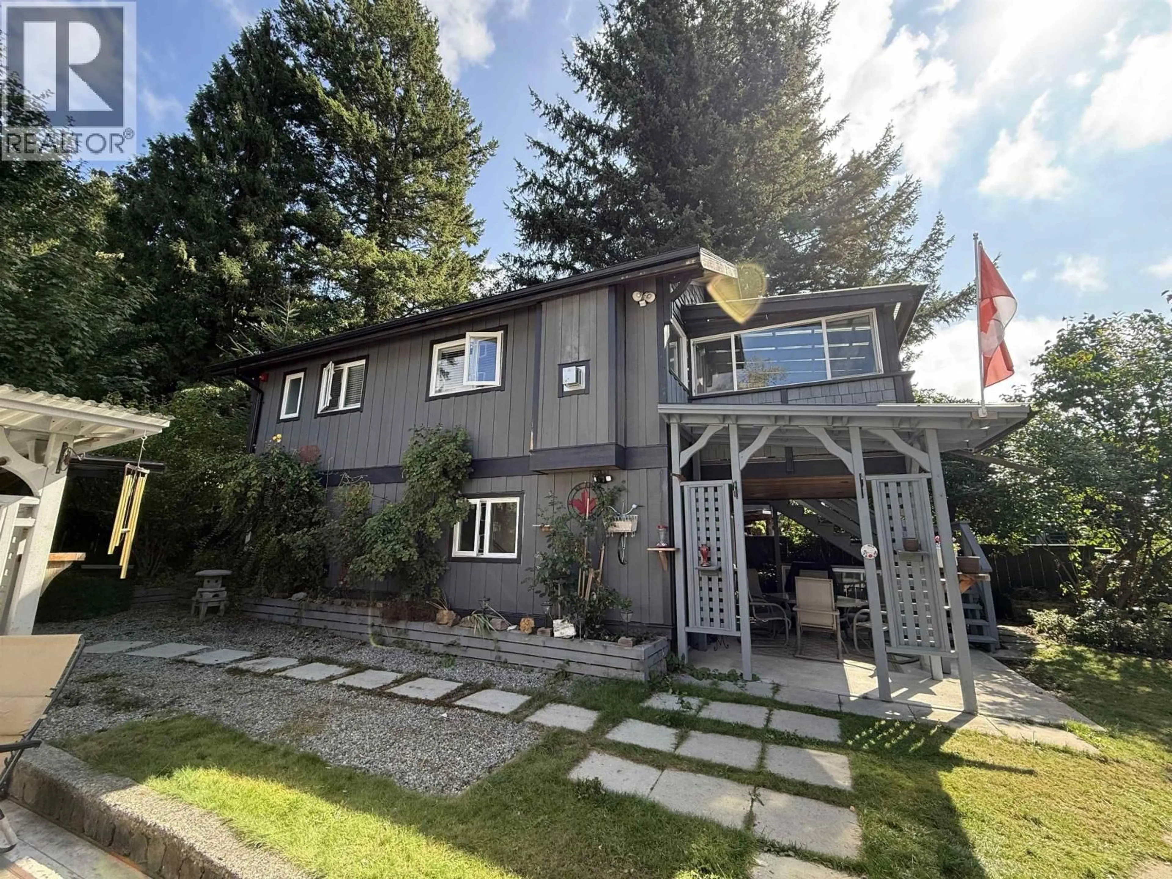 A pic from outside/outdoor area/front of a property/back of a property/a pic from drone, unknown for 40318 BRAEMAR DRIVE, Squamish British Columbia V0N1T0