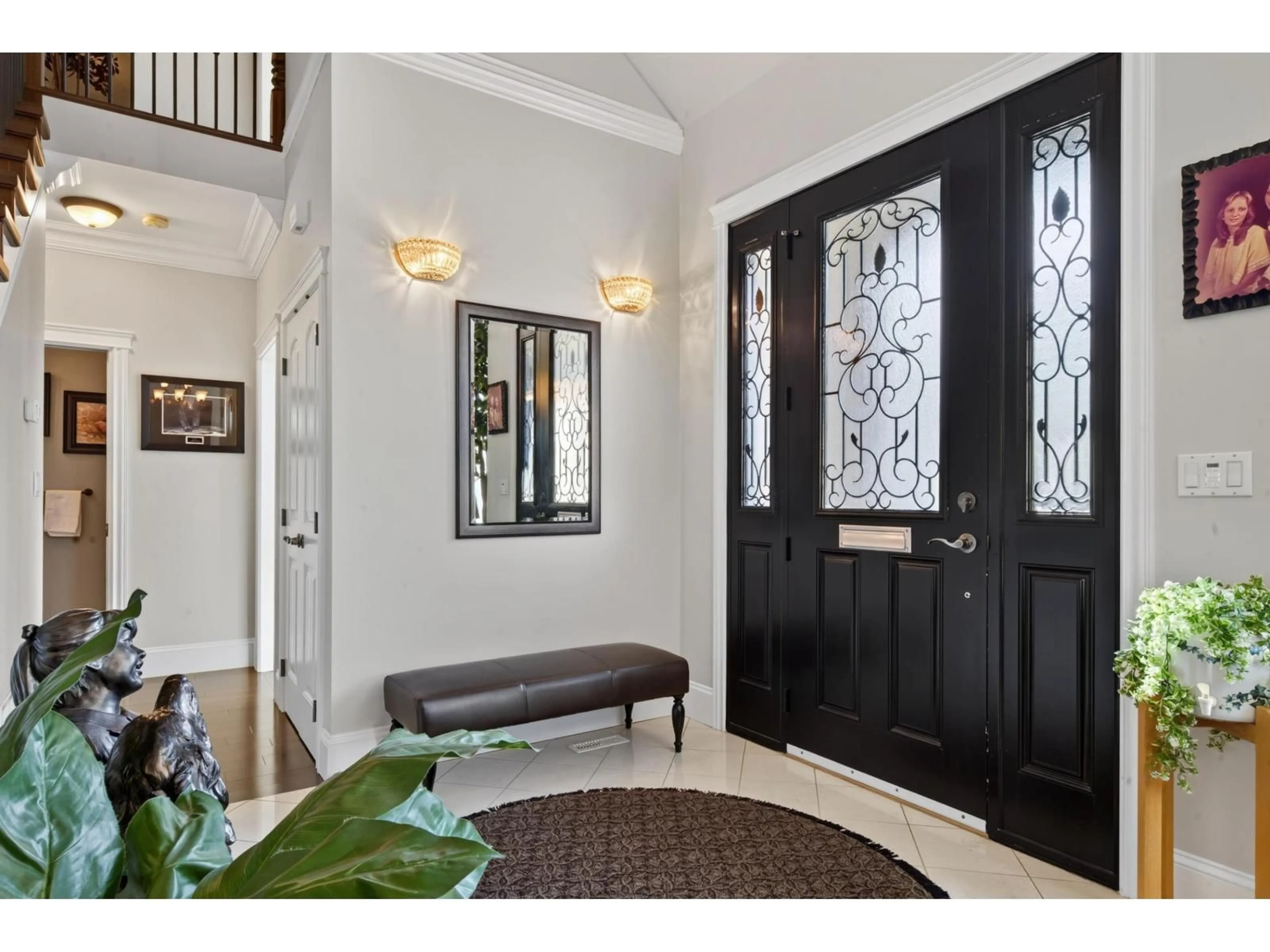 Indoor entryway for 2368 BEDFORD PLACE, Abbotsford British Columbia V2T4A5