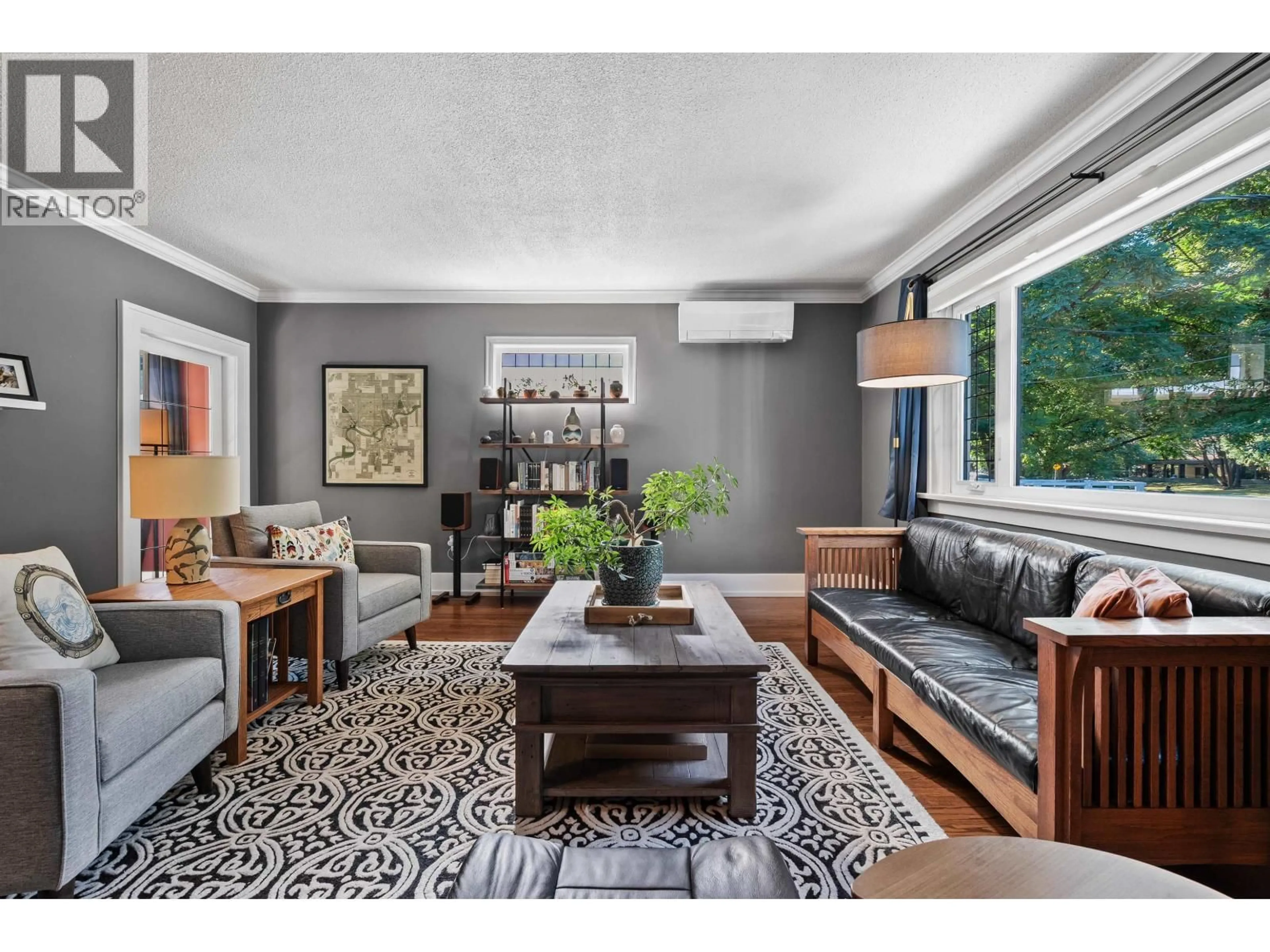 Living room with furniture, unknown for 617 FIFTH STREET, New Westminster British Columbia V3L2Y1
