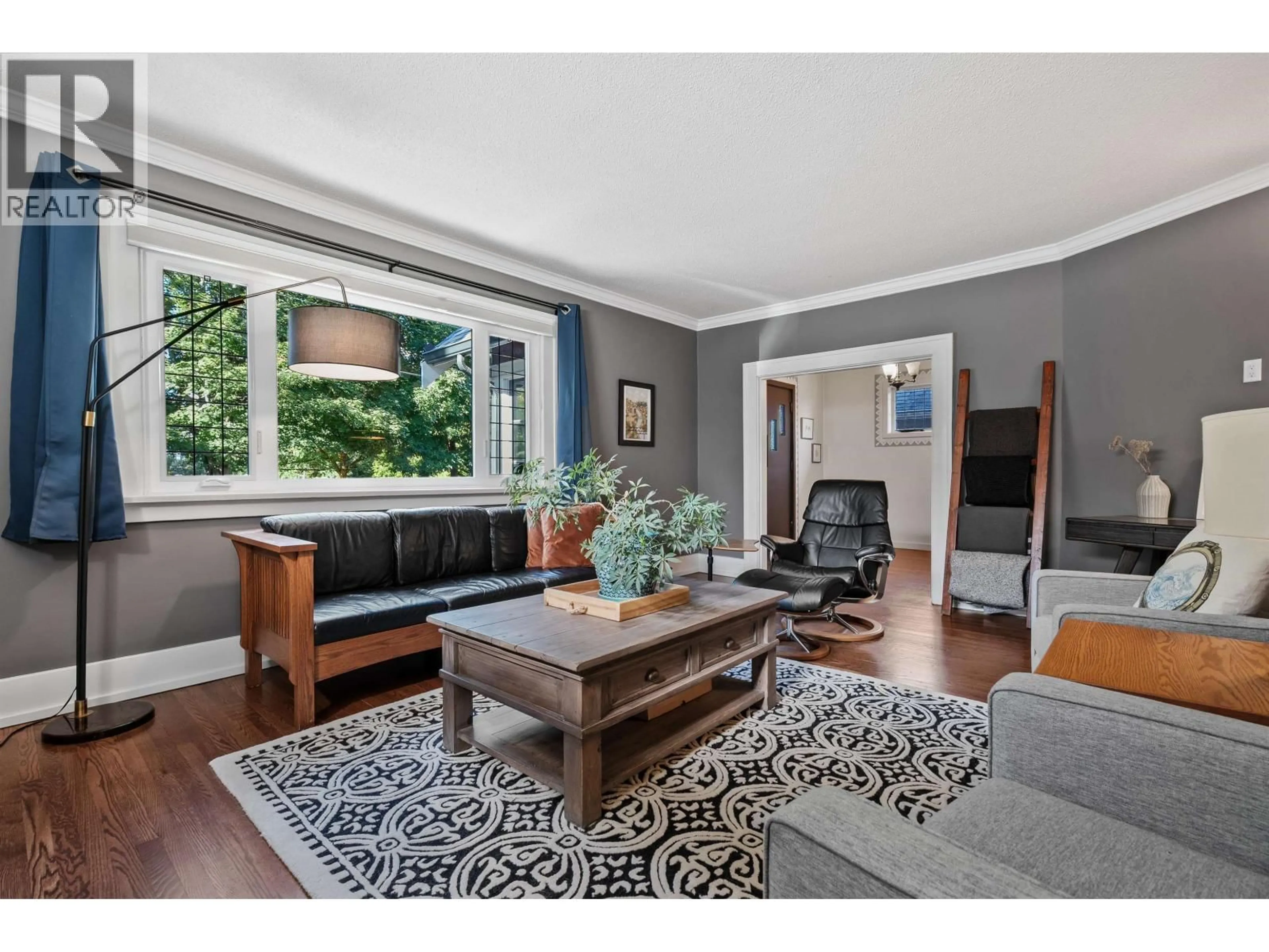 Living room with furniture, wood/laminate floor for 617 FIFTH STREET, New Westminster British Columbia V3L2Y1