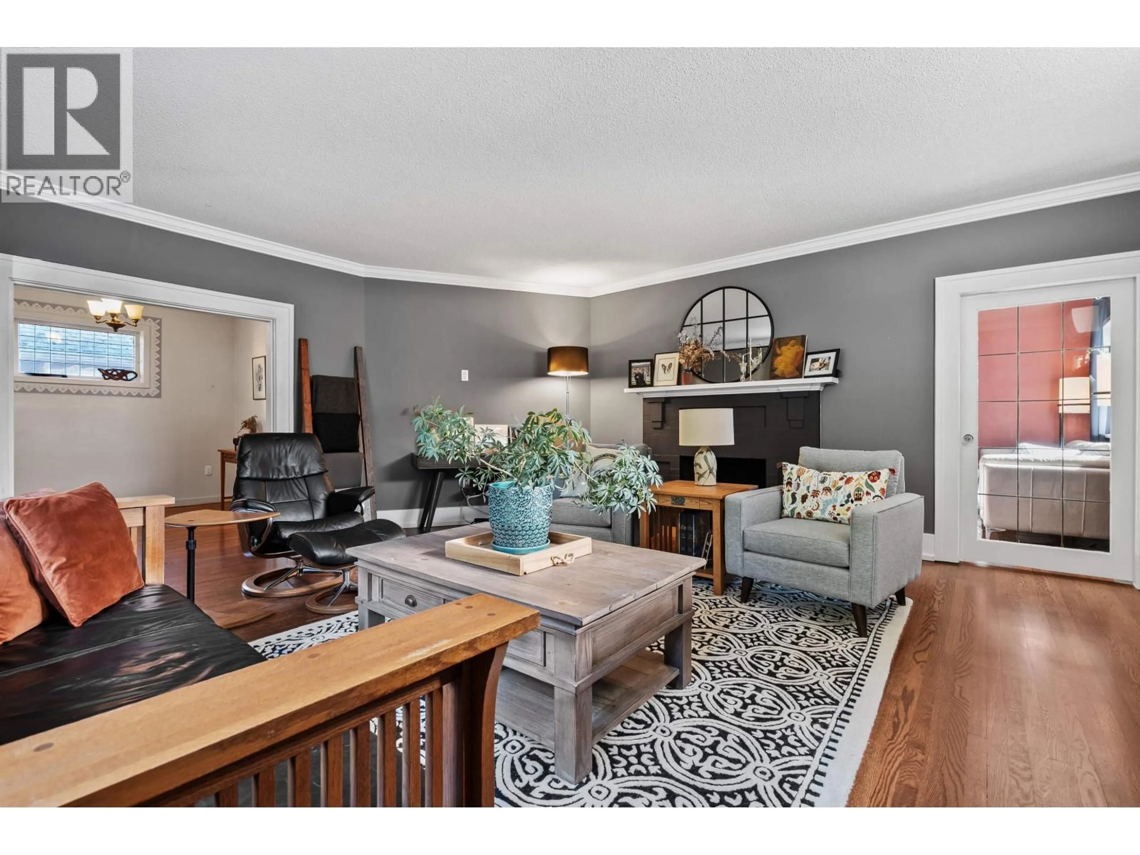 Living room with furniture, unknown for 617 FIFTH STREET, New Westminster British Columbia V3L2Y1