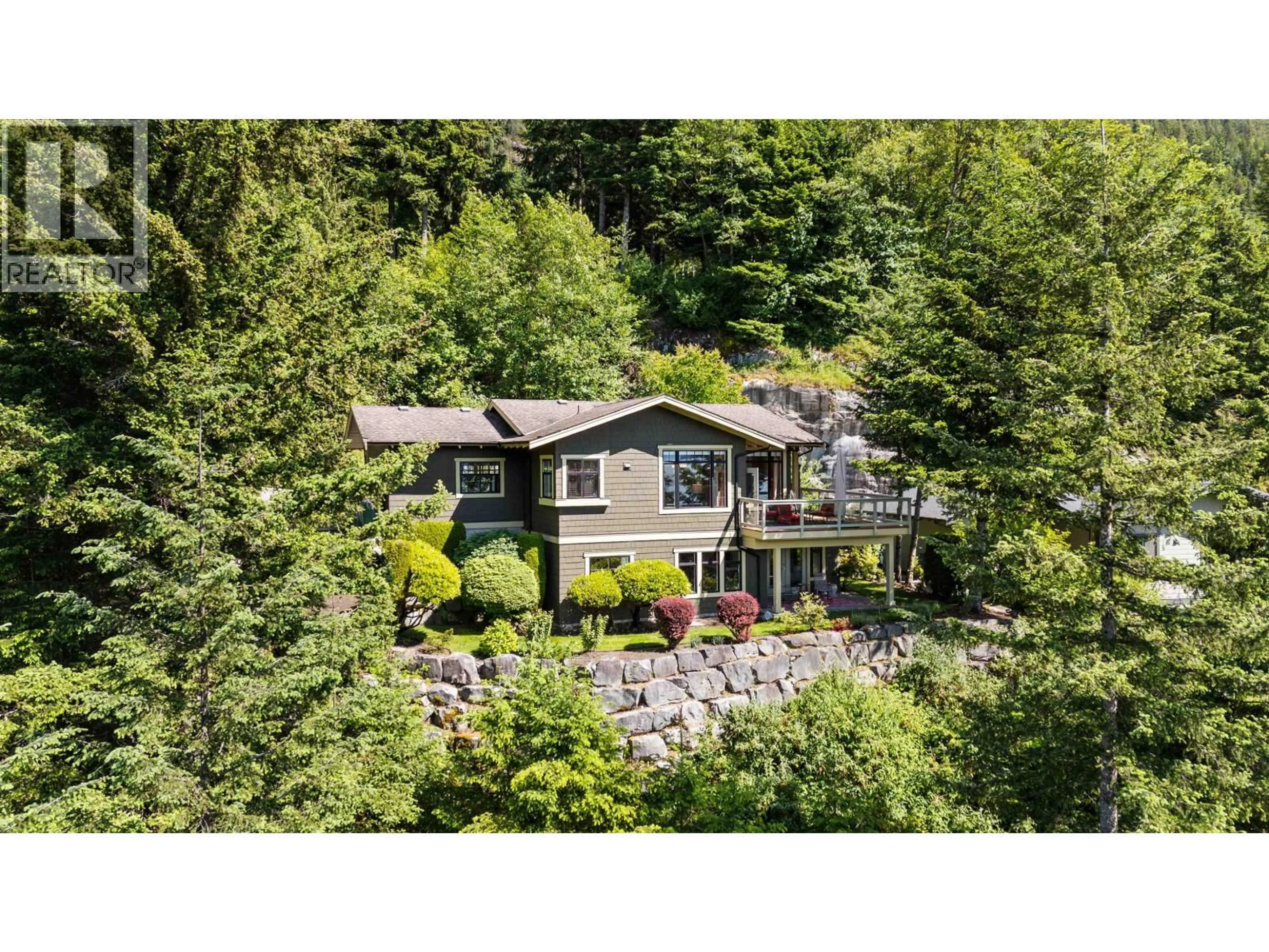 A pic from outside/outdoor area/front of a property/back of a property/a pic from drone, water/lake/river/ocean view for 300 OCEAN CREST DRIVE, West Vancouver British Columbia V0N3Z2