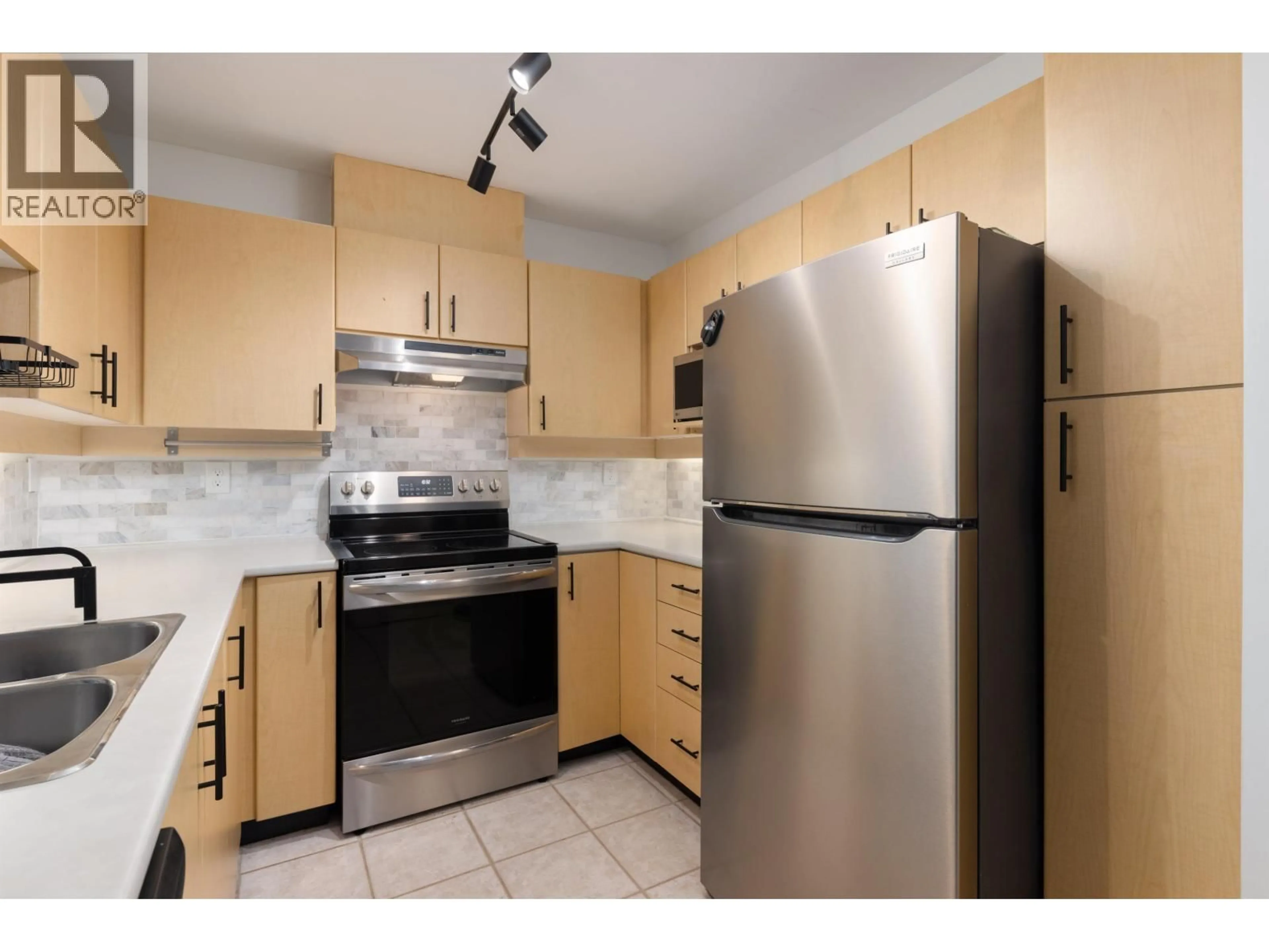 Standard kitchen, unknown for 415 - 7038 21ST AVENUE, Burnaby British Columbia V5E2Y9