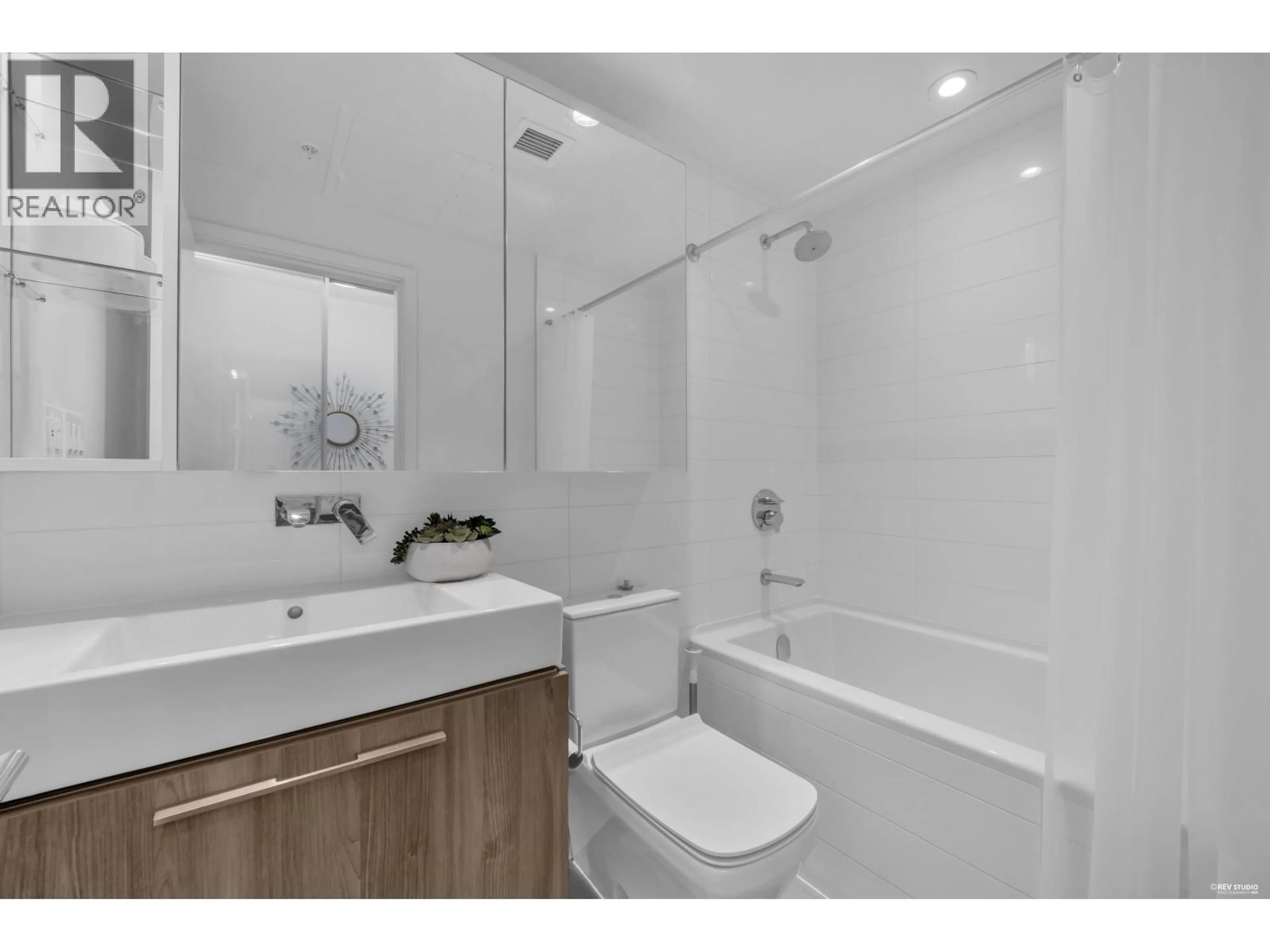 Standard bathroom, unknown for 5704 - 1955 ALPHA WAY, Burnaby British Columbia V5C0K6